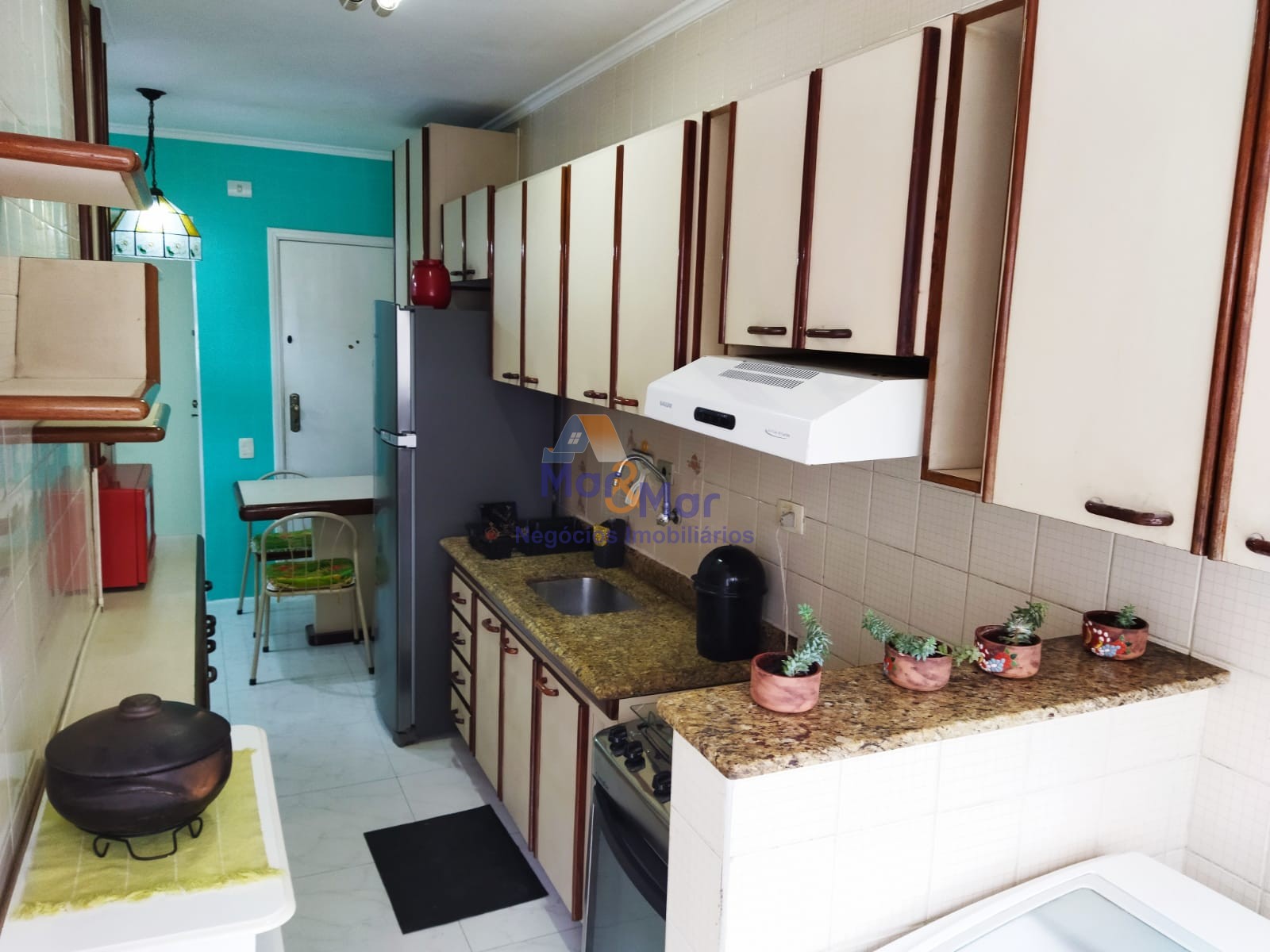 Apartamento na Praia das Pitangueiras, Guarujá - SP