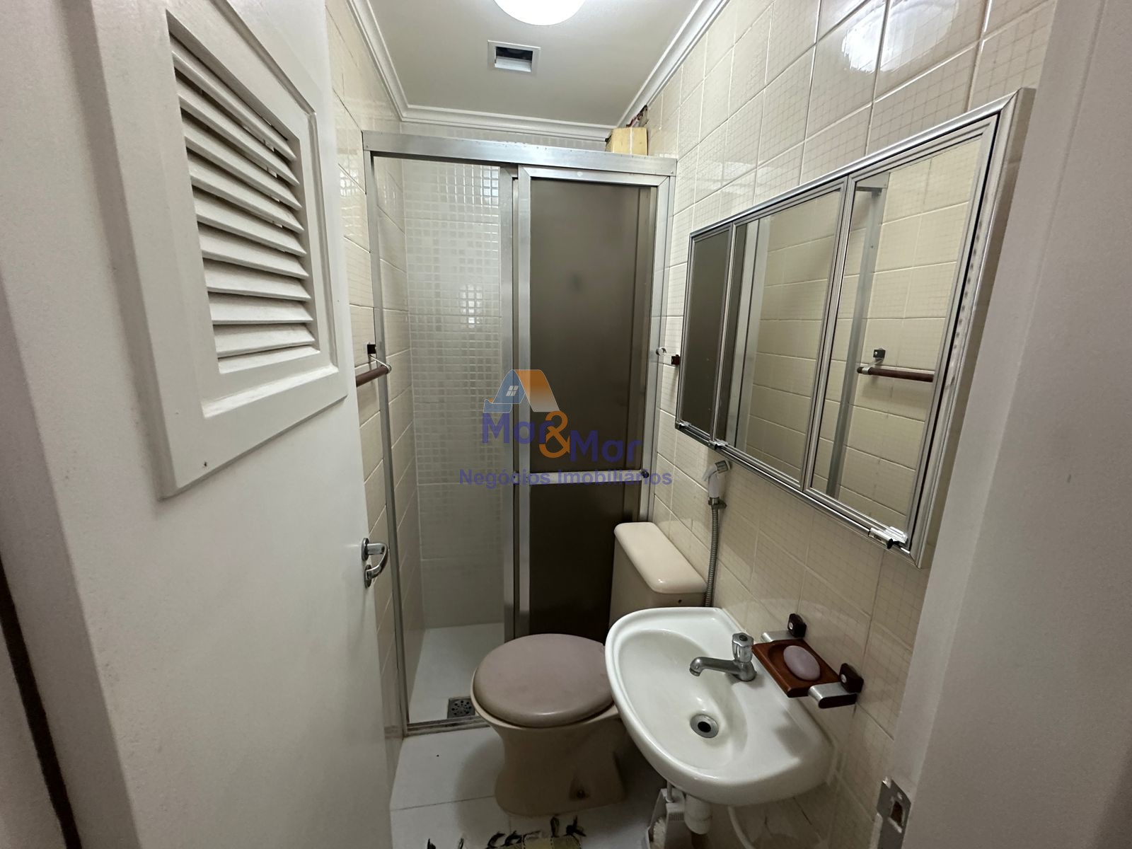 Apartamento na Praia das Pitangueiras, Guarujá - SP