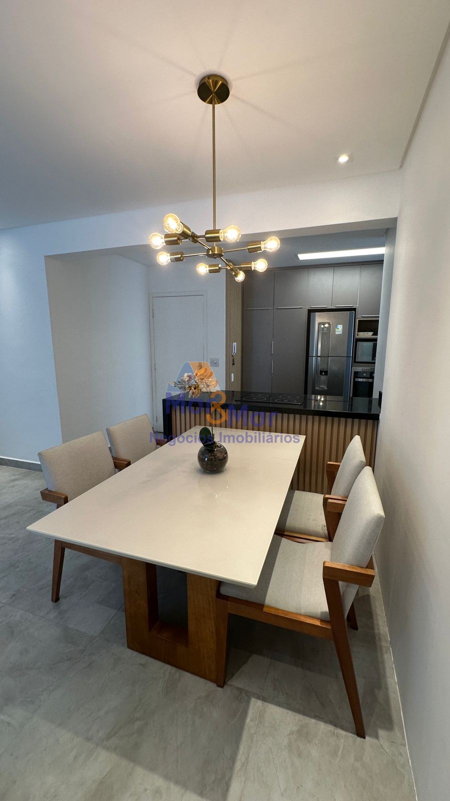 Apartamento na Praia das Pitangueiras, Guarujá - SP