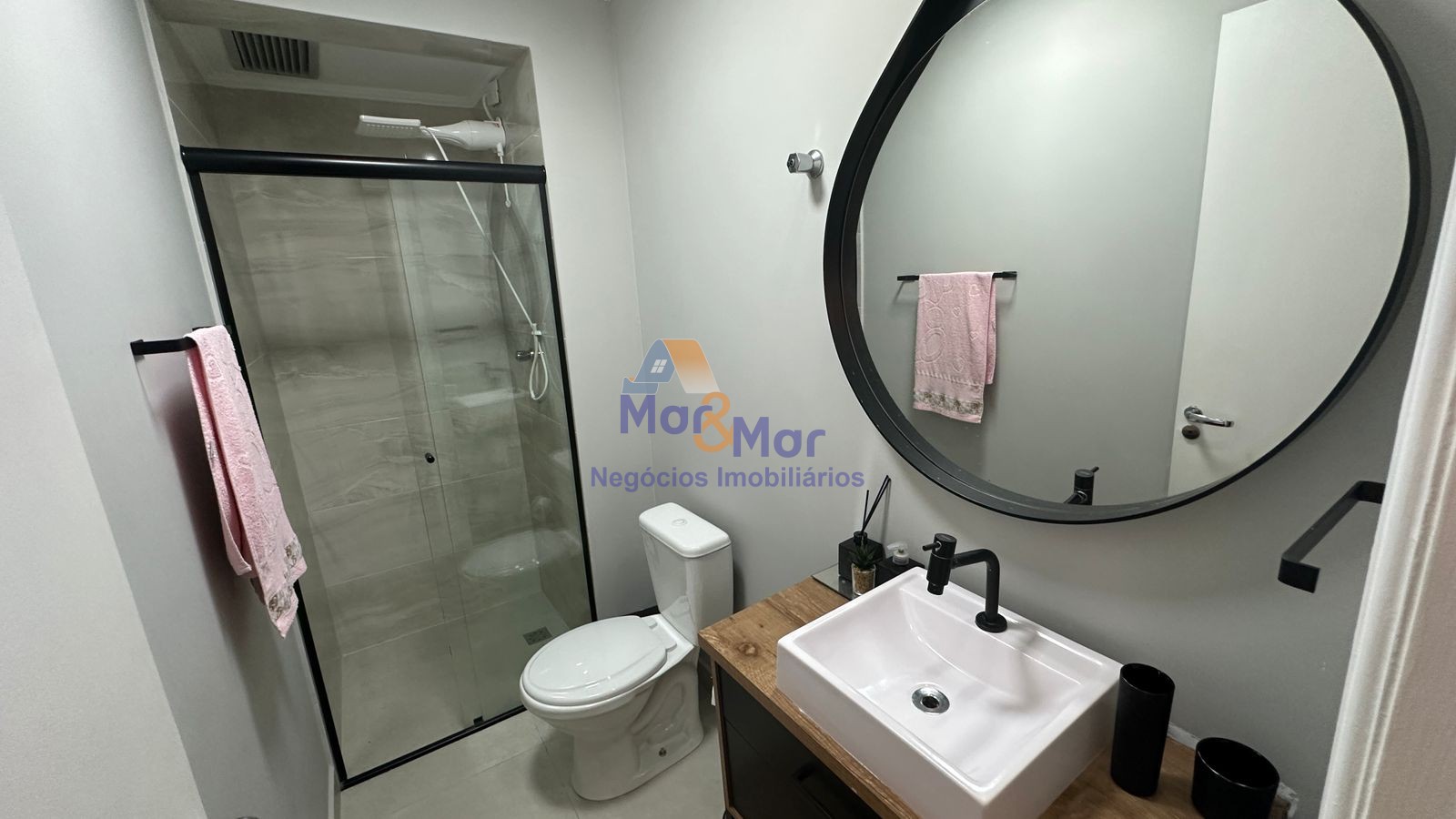 Apartamento na Praia das Pitangueiras, Guarujá - SP