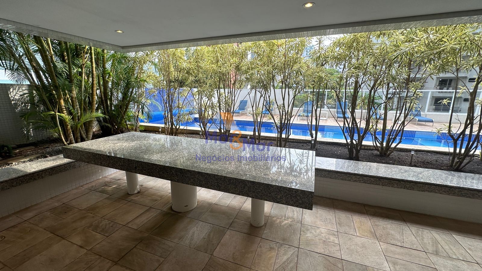 Apartamento na Praia das Pitangueiras, Guarujá - SP