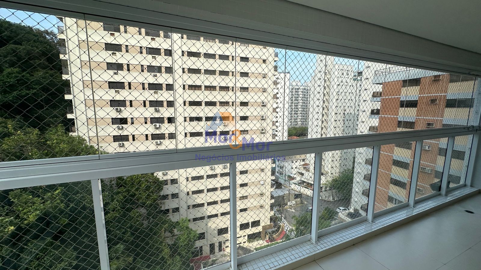 Apartamento na Praia das Pitangueiras, Guarujá - SP