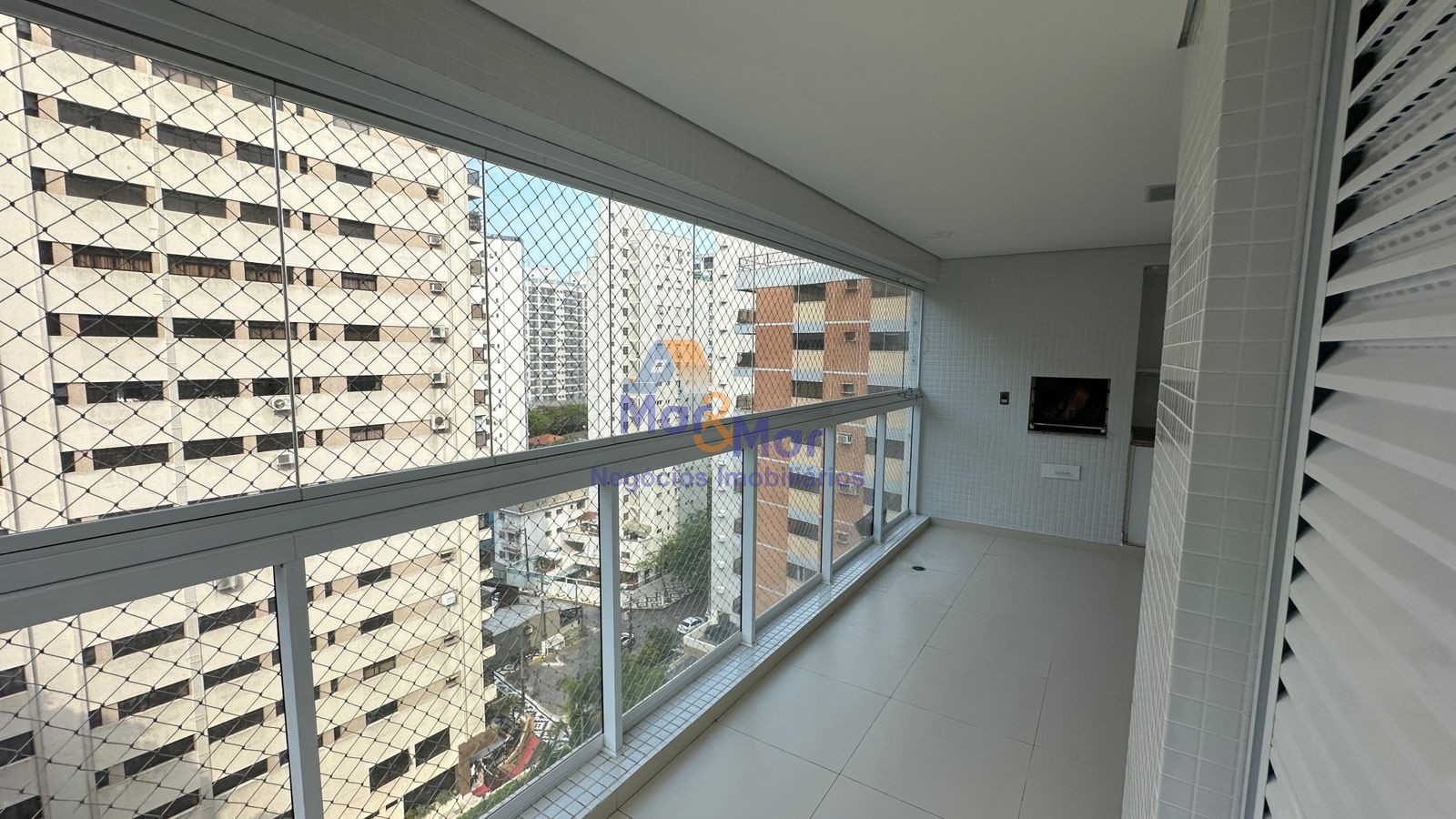 Apartamento na Praia das Pitangueiras, Guarujá - SP