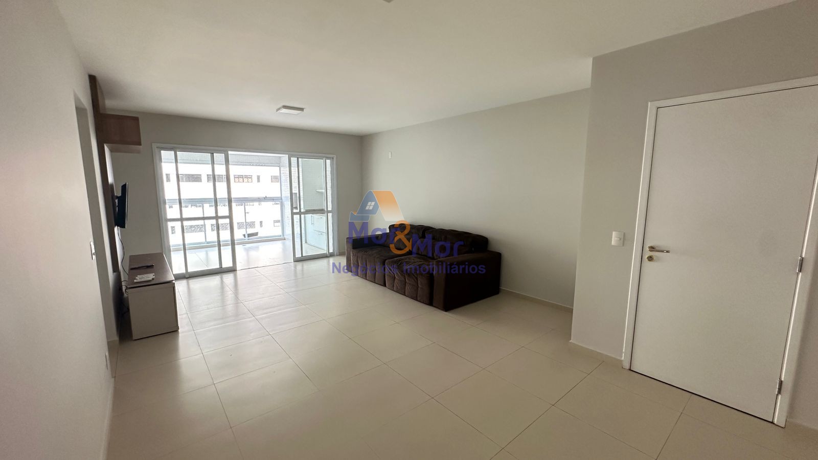 Apartamento na Praia das Pitangueiras, Guarujá - SP