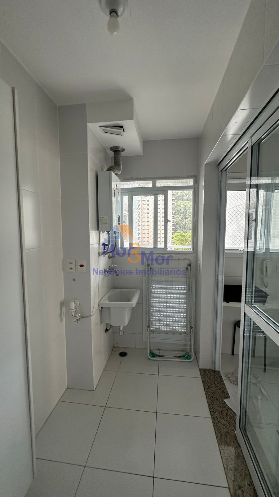 Apartamento na Praia das Pitangueiras, Guarujá - SP
