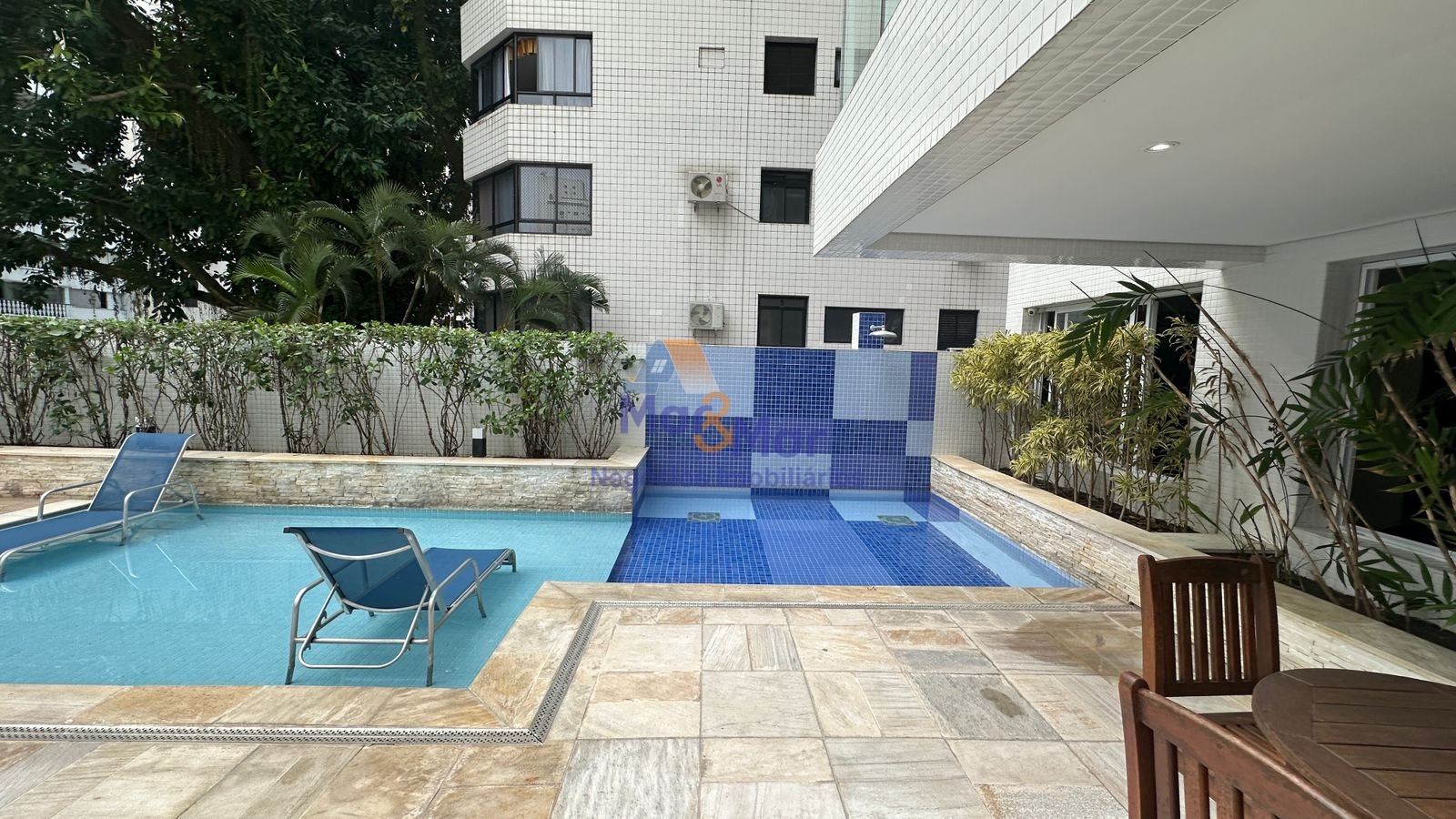 Apartamento na Praia das Pitangueiras, Guarujá - SP