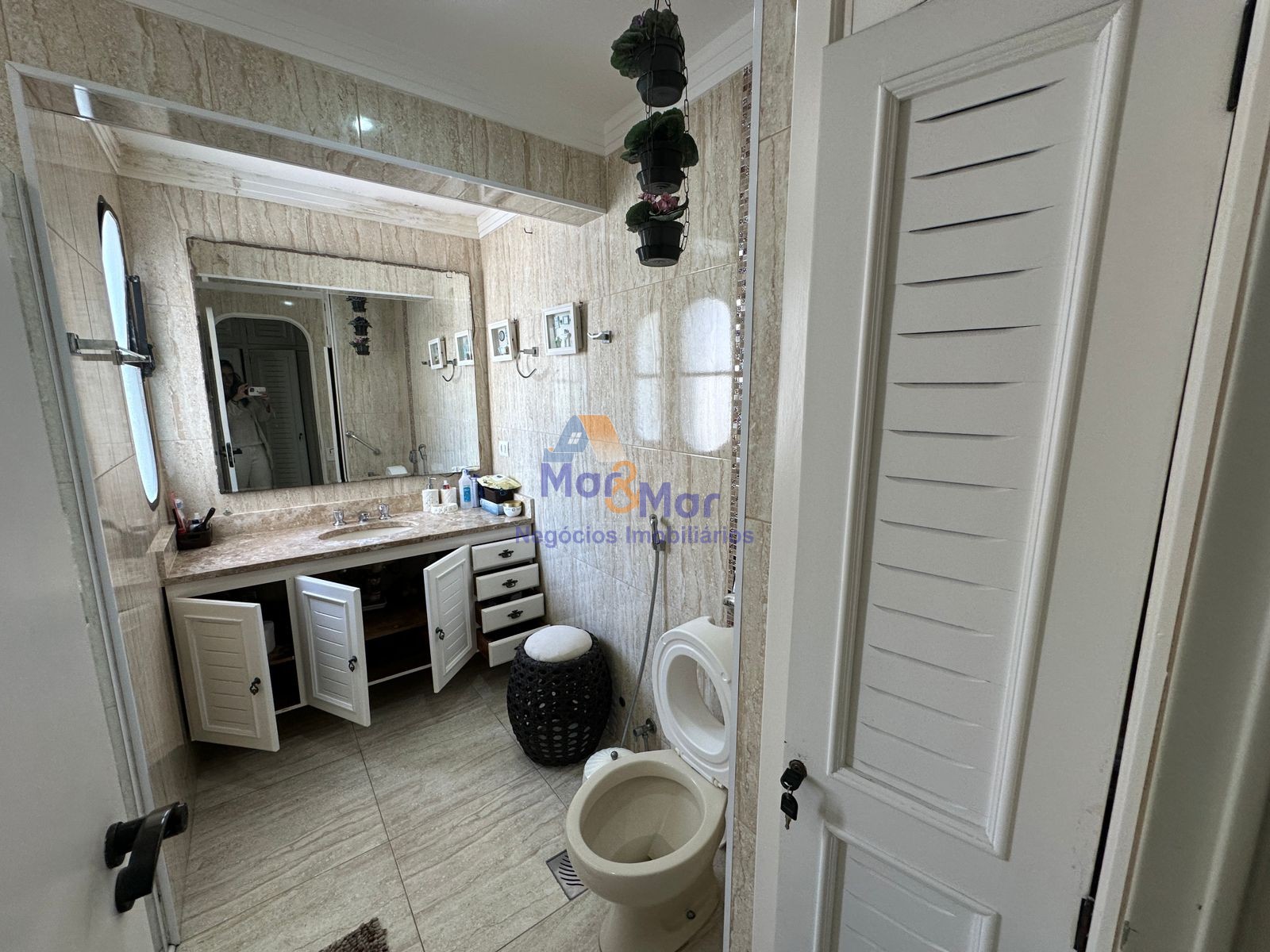 Apartamento na Praia das Pitangueiras, Guarujá - SP
