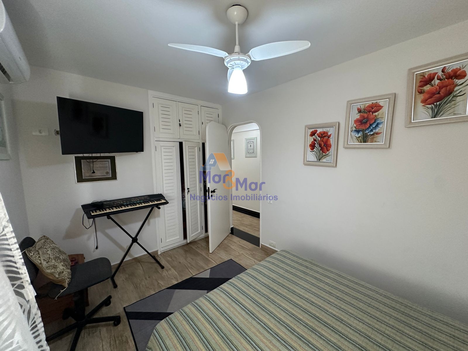 Apartamento na Praia das Pitangueiras, Guarujá - SP
