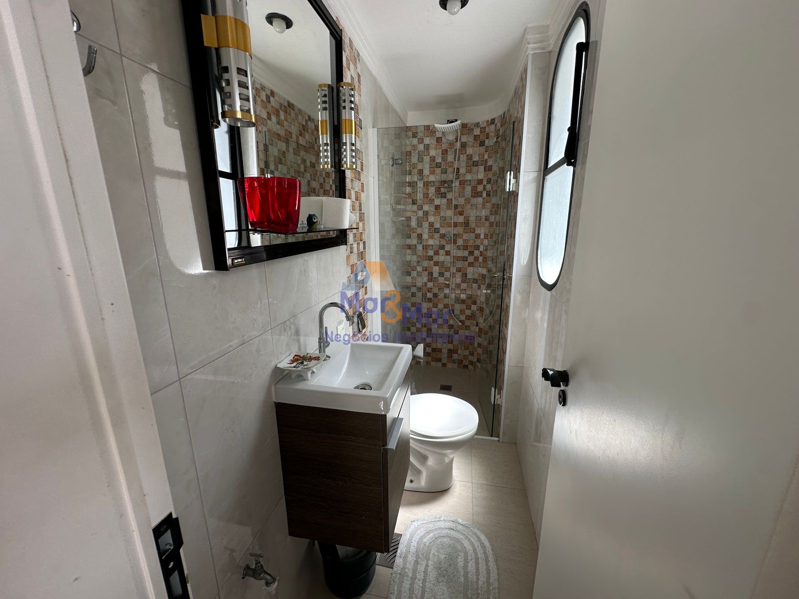 Apartamento na Praia das Pitangueiras, Guarujá - SP