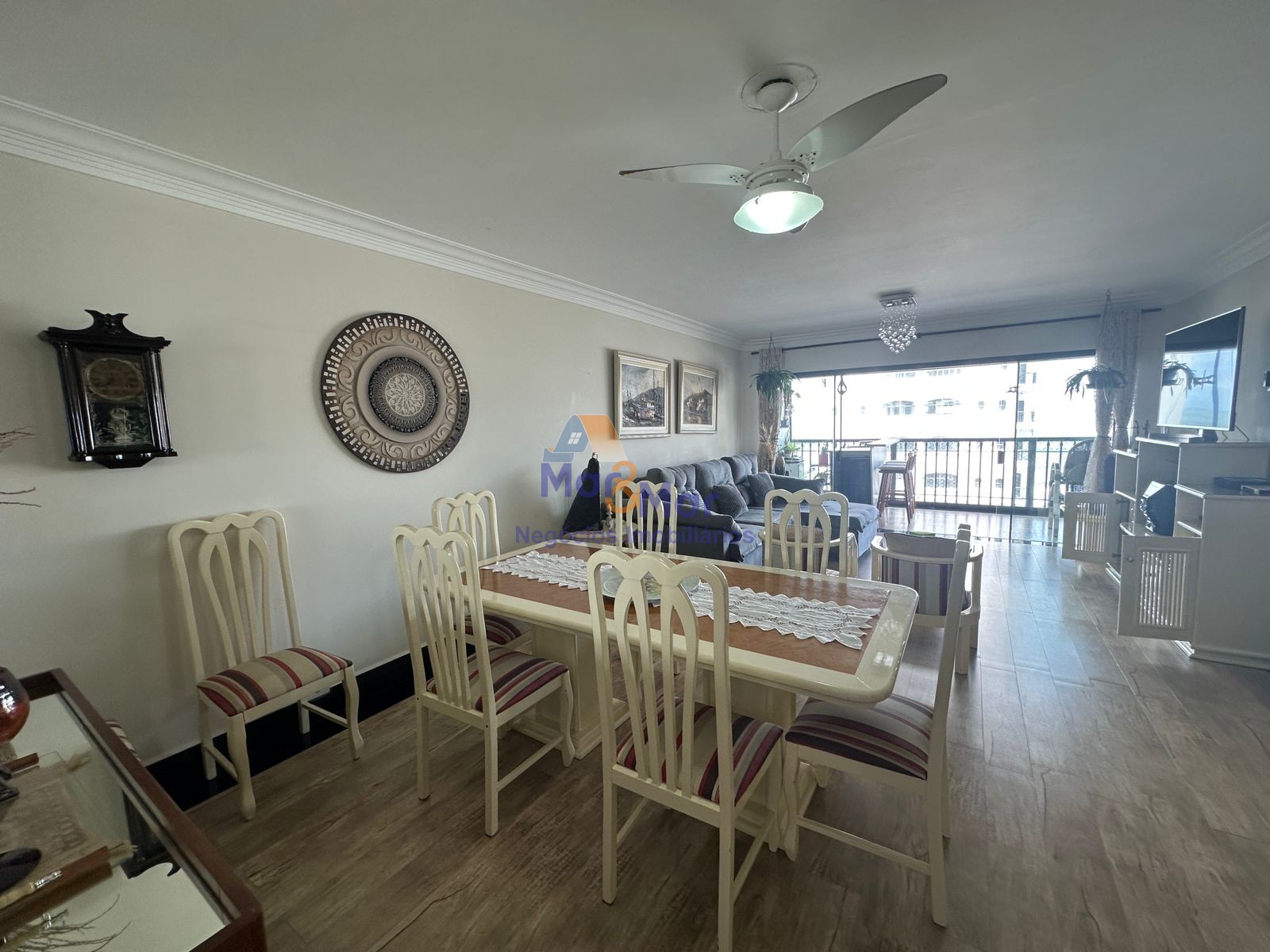 Apartamento na Praia das Pitangueiras, Guarujá - SP