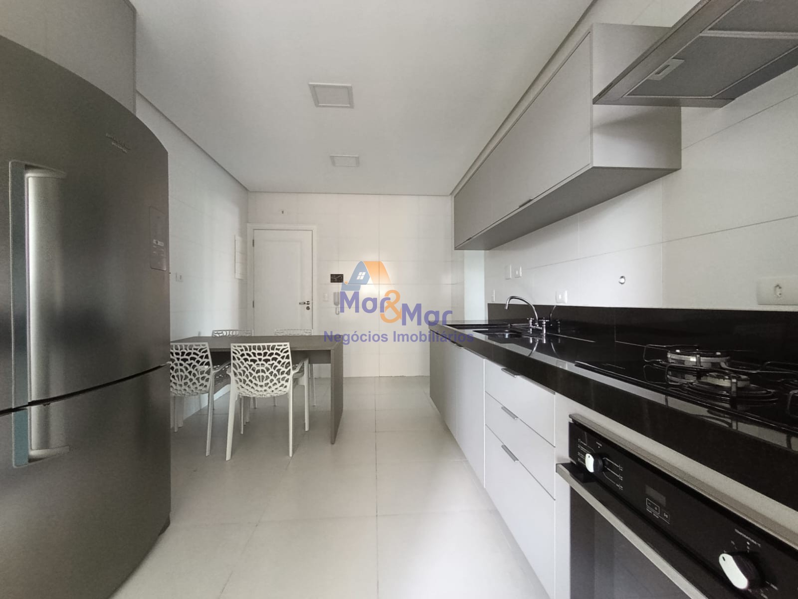 Apartamento na Praia da Enseada, Guarujá - SP