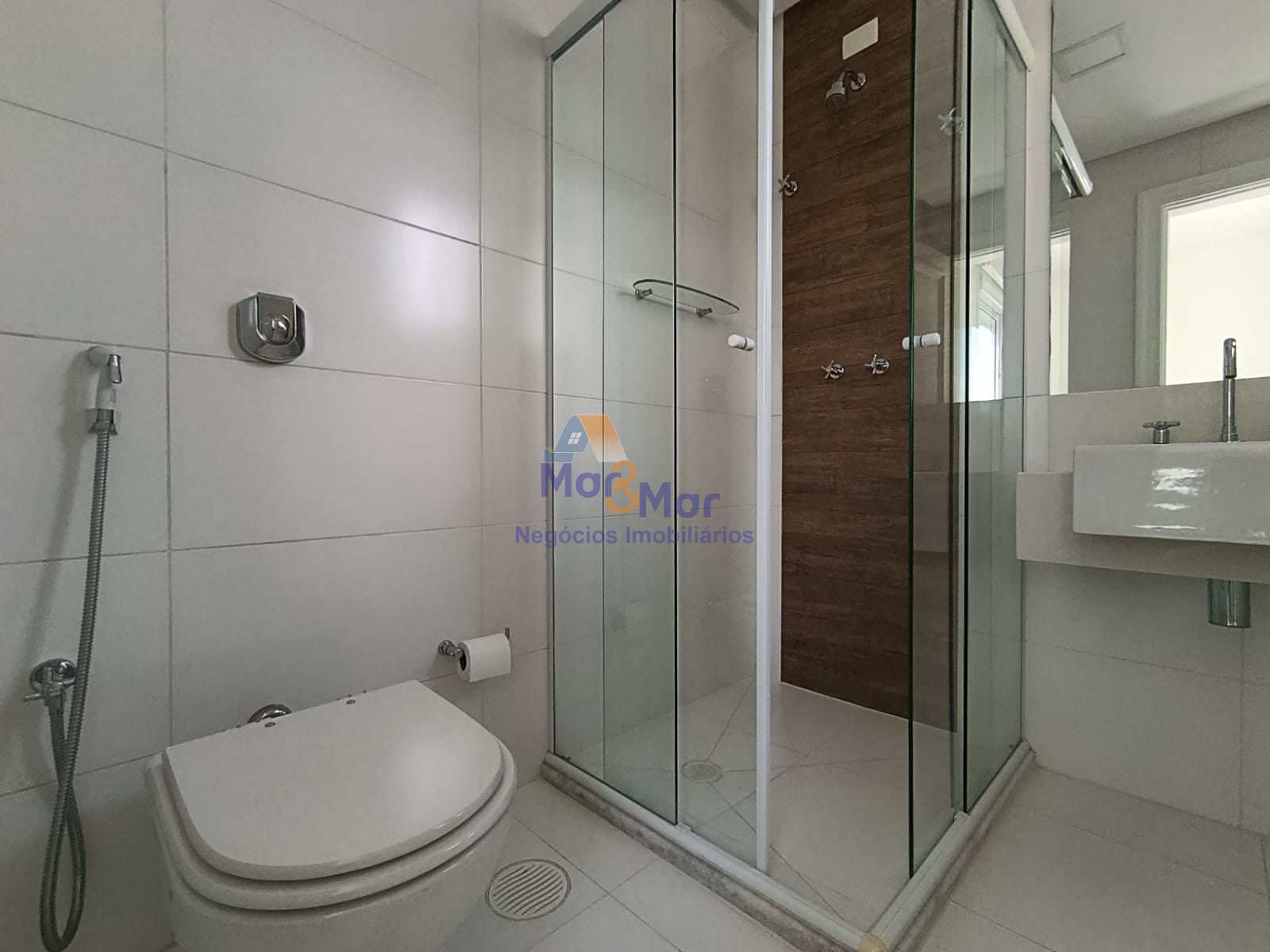 Apartamento na Praia da Enseada, Guarujá - SP