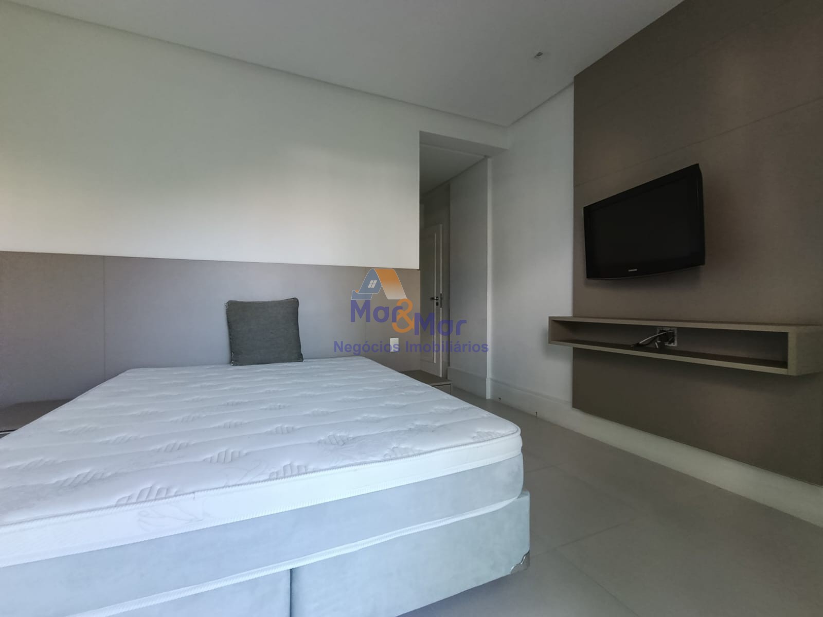 Apartamento na Praia da Enseada, Guarujá - SP