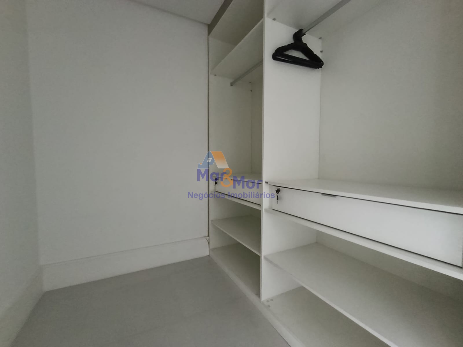 Apartamento na Praia da Enseada, Guarujá - SP