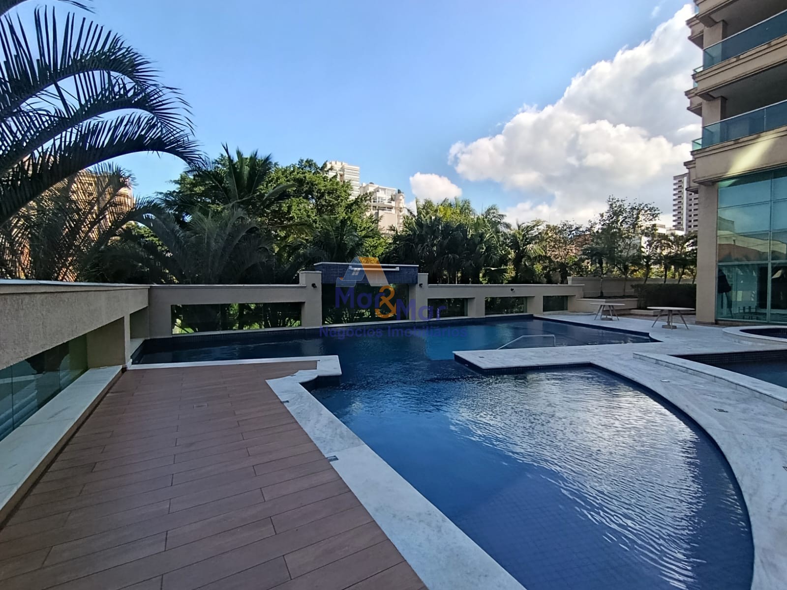 Apartamento na Praia da Enseada, Guarujá - SP