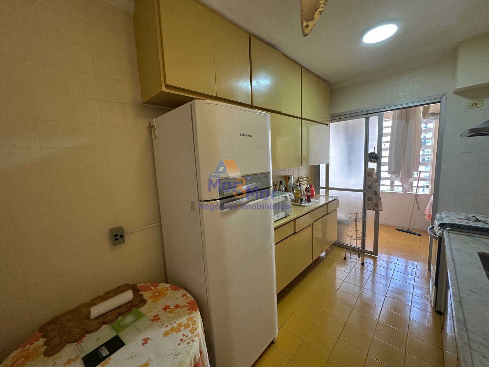 Apartamento na Praia das Pitangueiras, Guarujá - SP