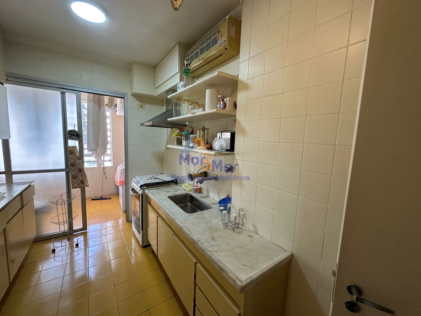 Apartamento na Praia das Pitangueiras, Guarujá - SP