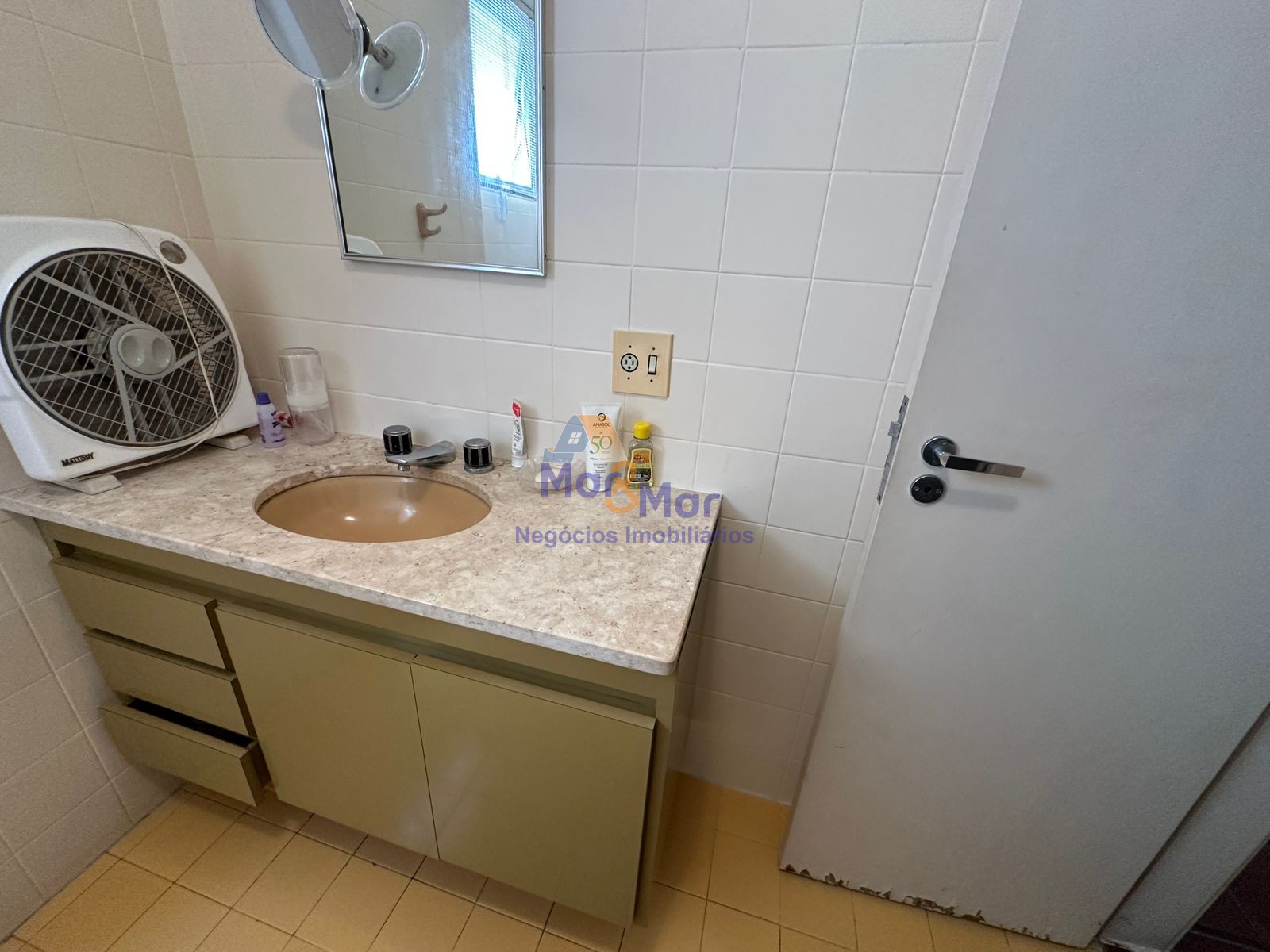 Apartamento na Praia das Pitangueiras, Guarujá - SP