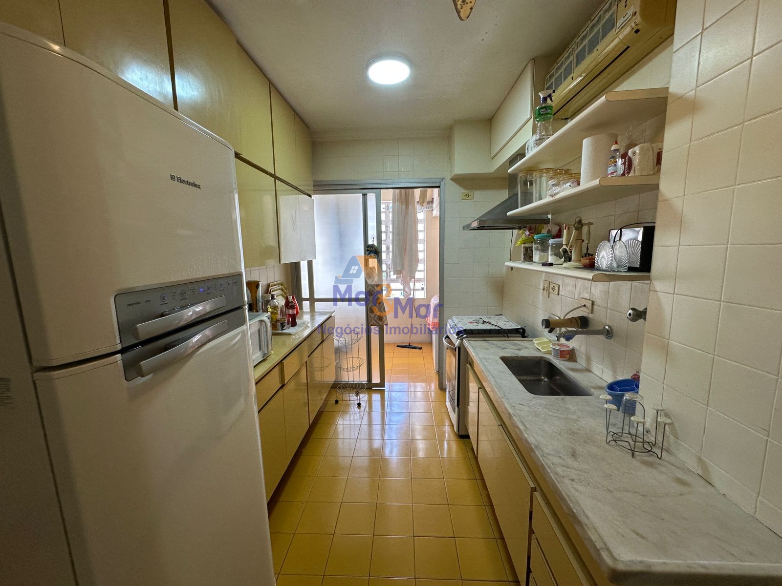 Apartamento na Praia das Pitangueiras, Guarujá - SP