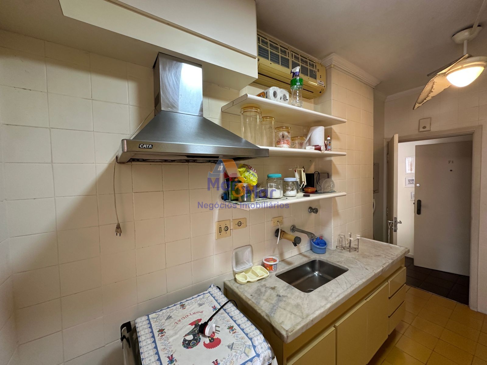 Apartamento na Praia das Pitangueiras, Guarujá - SP