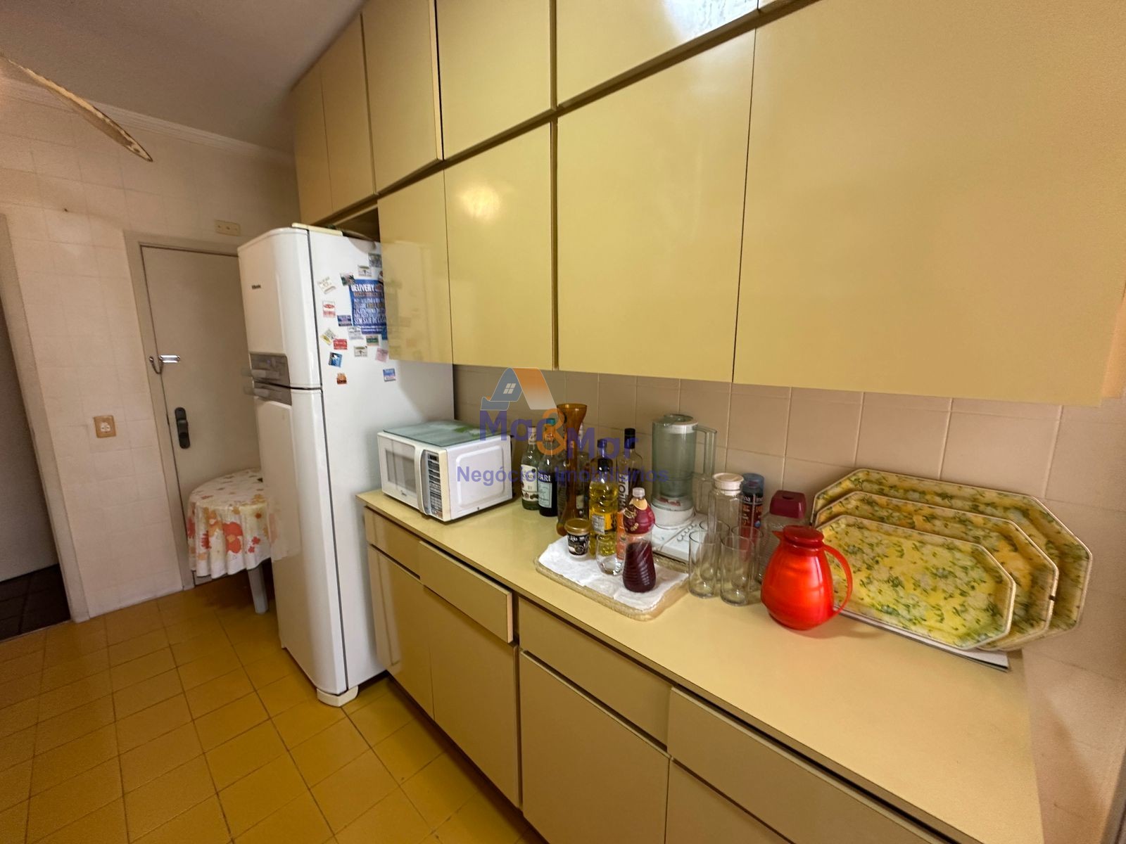 Apartamento na Praia das Pitangueiras, Guarujá - SP