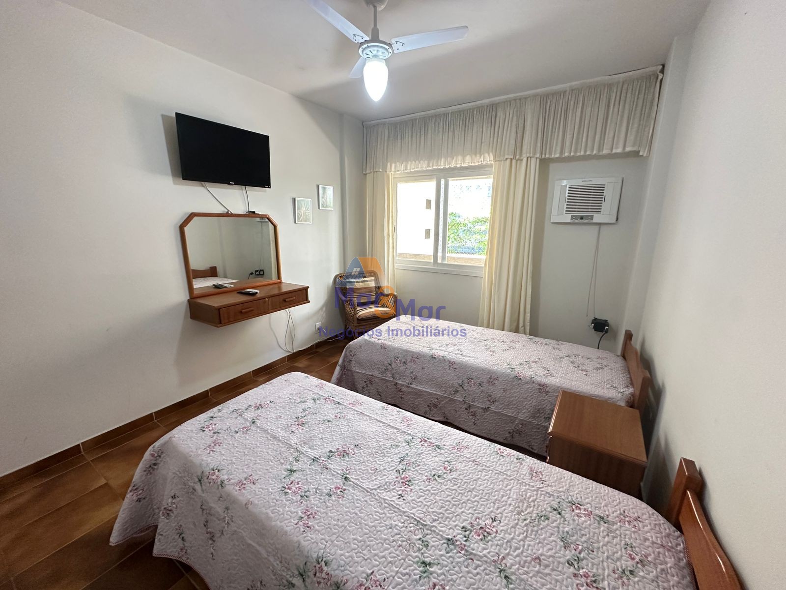 Apartamento na Praia das Pitangueiras, Guarujá - SP