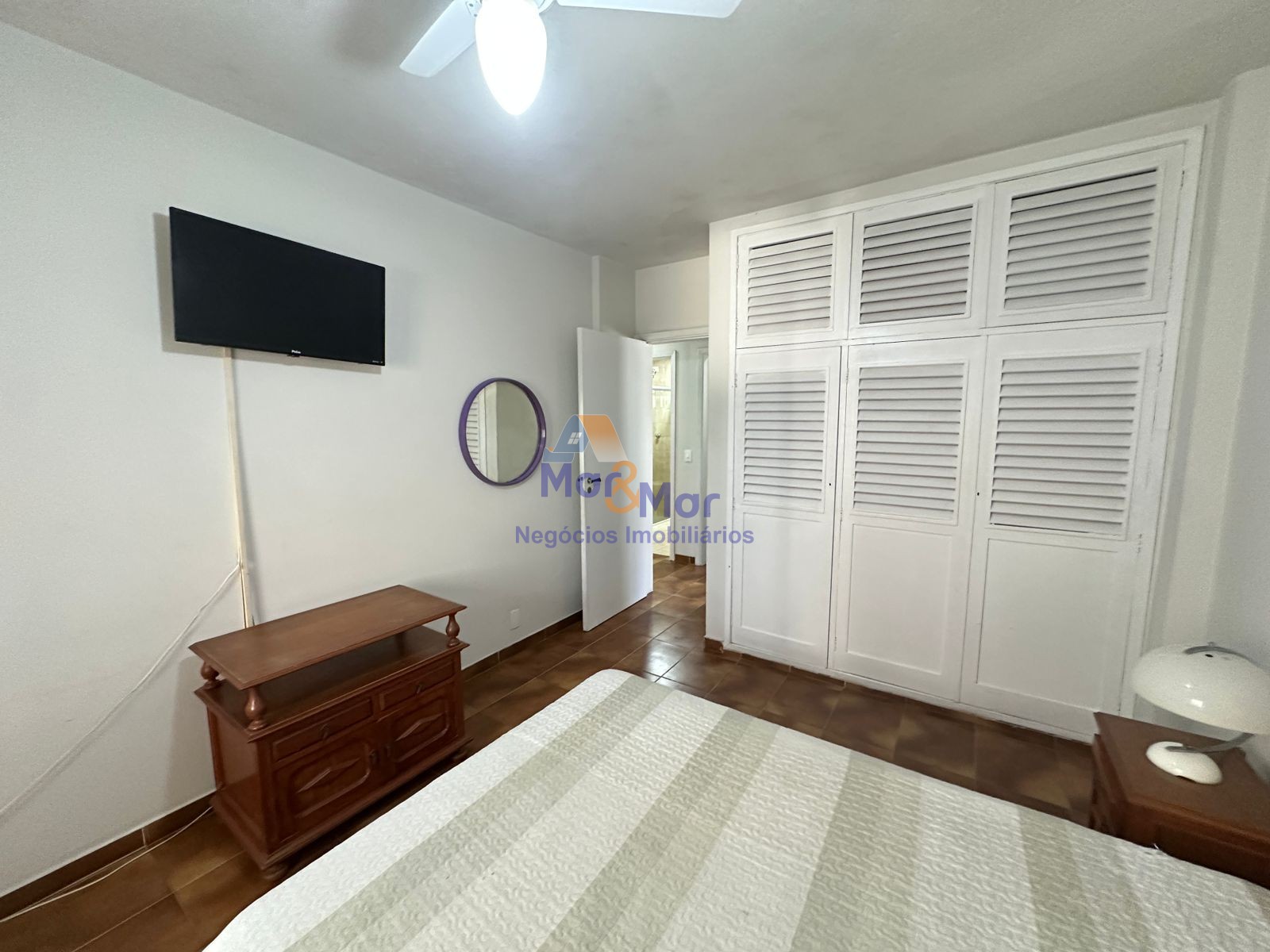 Apartamento na Praia das Pitangueiras, Guarujá - SP