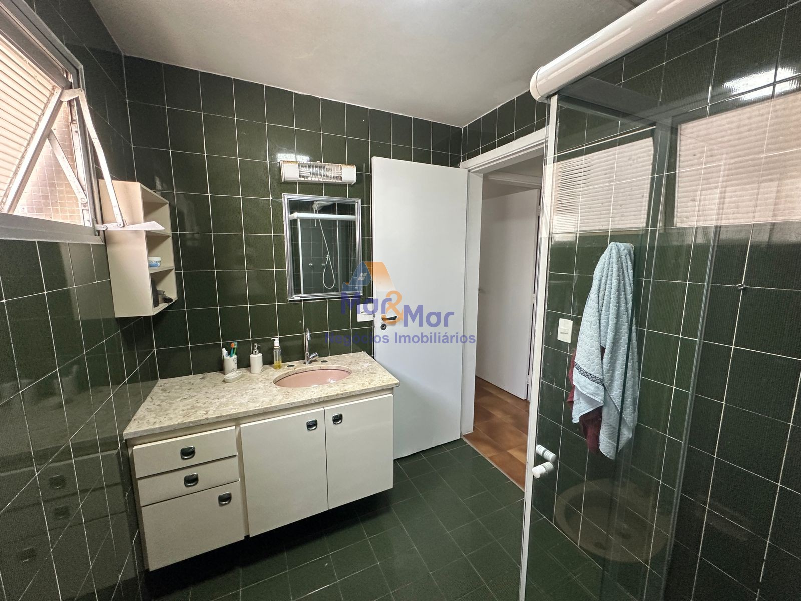 Apartamento na Praia das Pitangueiras, Guarujá - SP