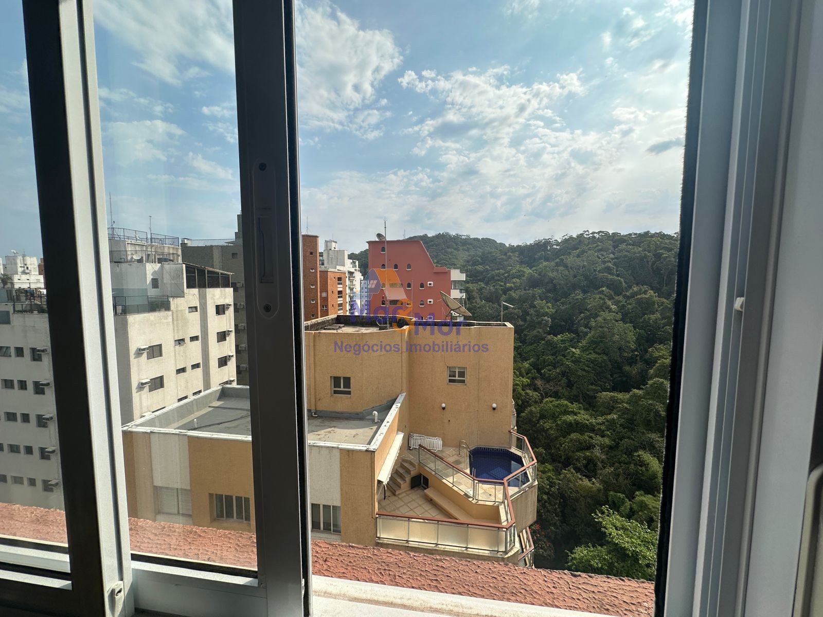 Cobertura na Praia das Pitangueiras, Guarujá - SP