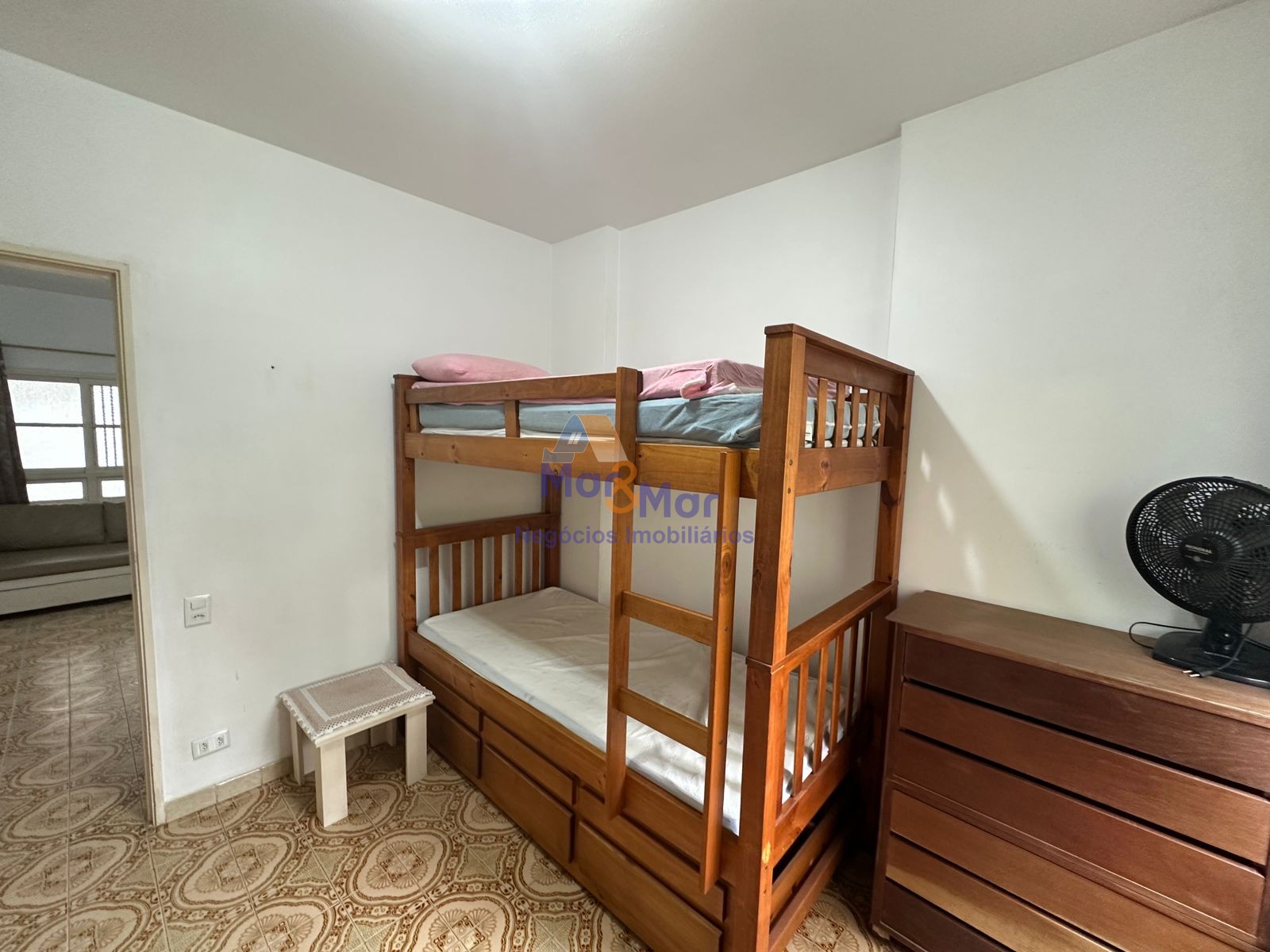 Apartamento na Praia das Pitangueiras, Guarujá - SP