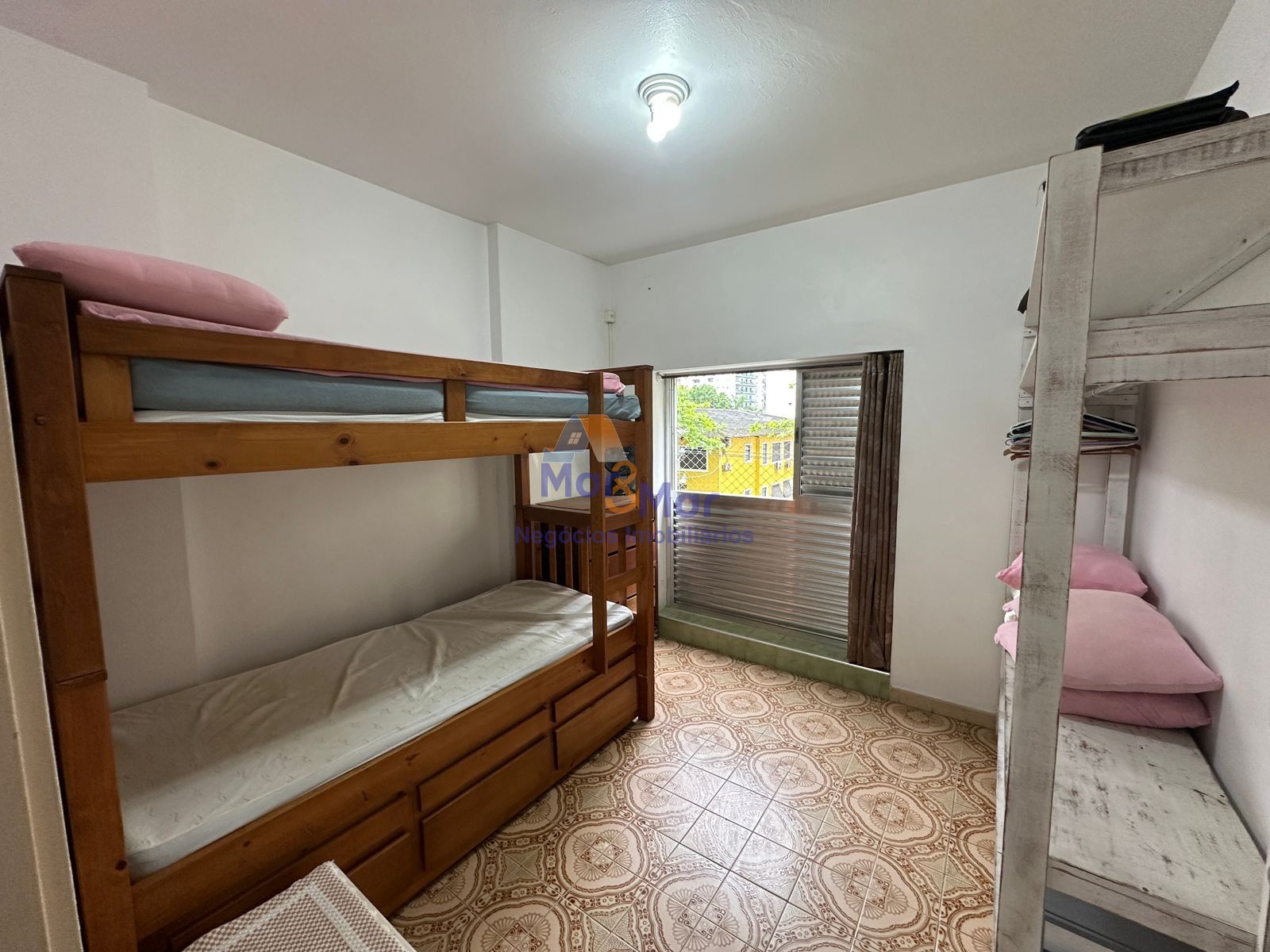 Apartamento na Praia das Pitangueiras, Guarujá - SP