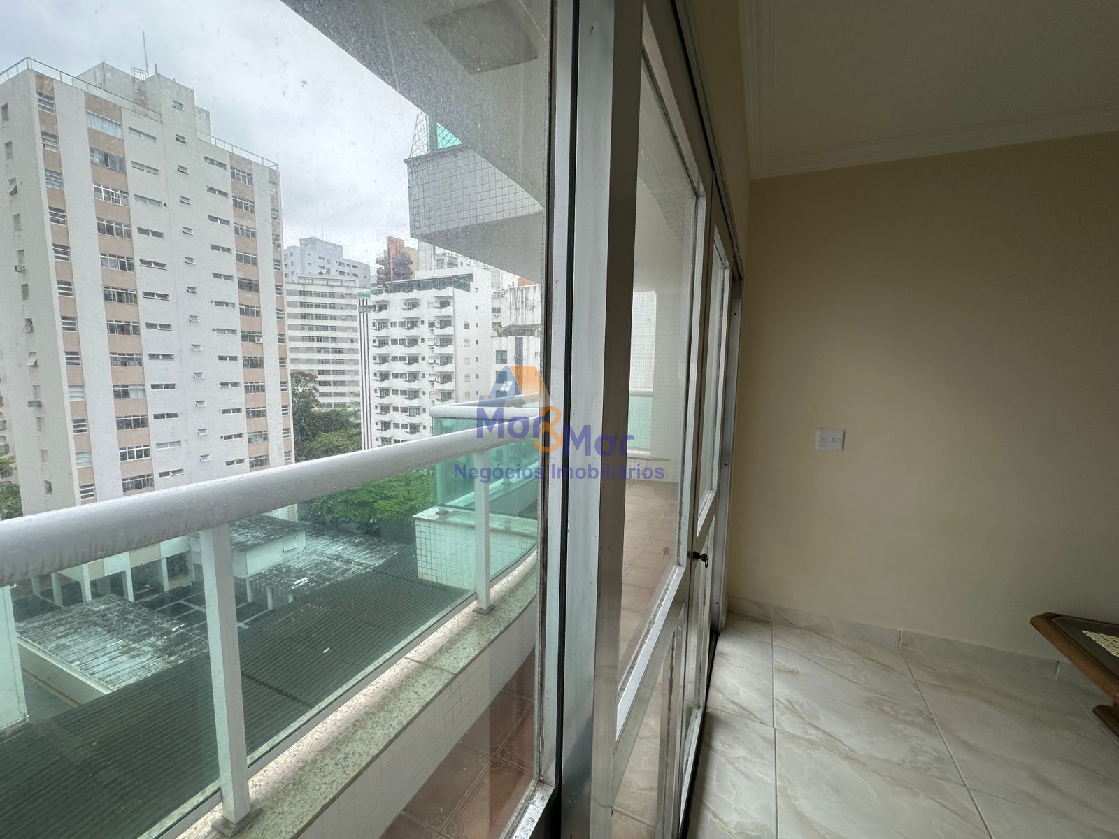Apartamento na Praia das Pitangueiras, Guarujá - SP