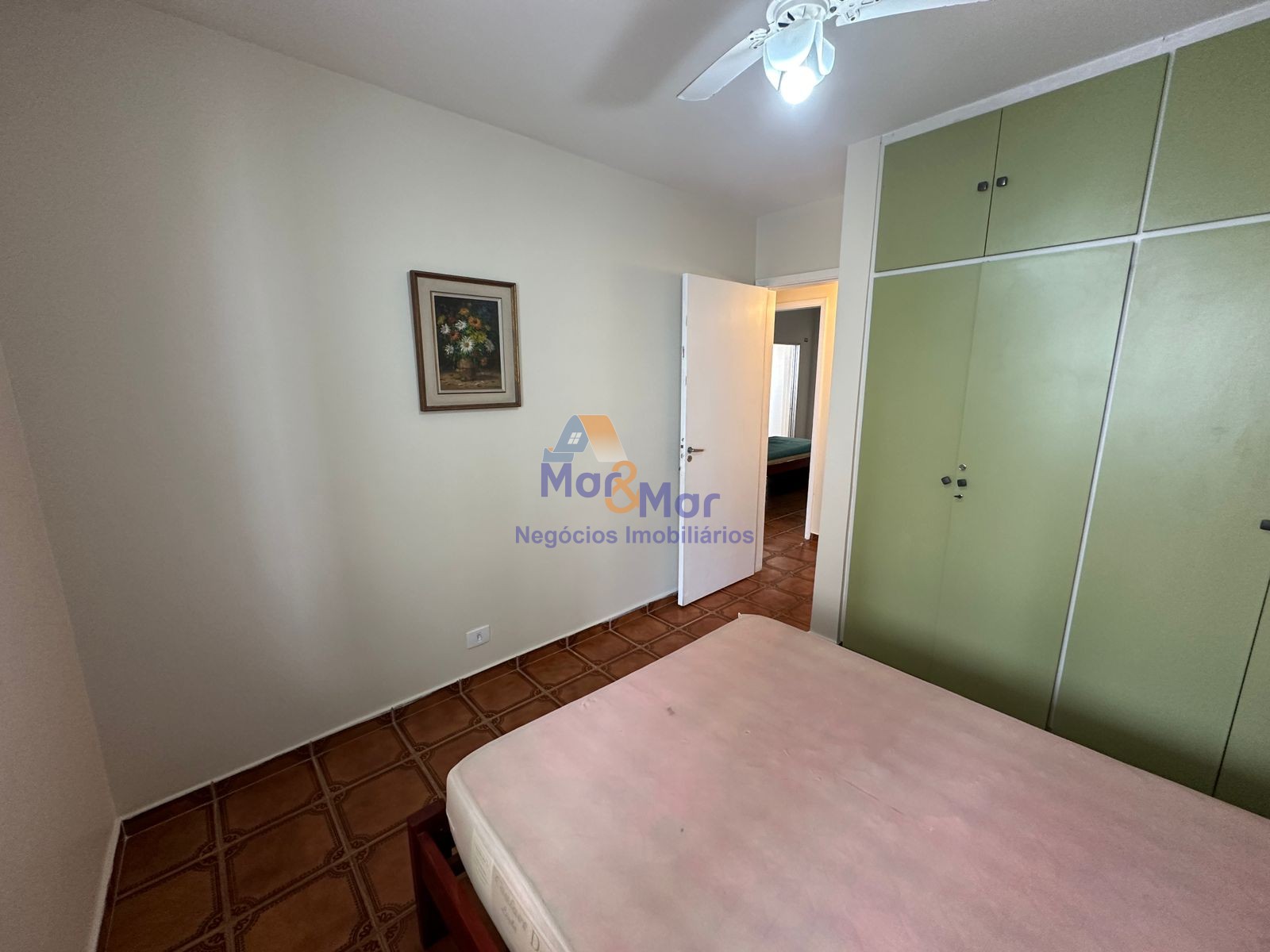 Apartamento na Praia das Pitangueiras, Guarujá - SP