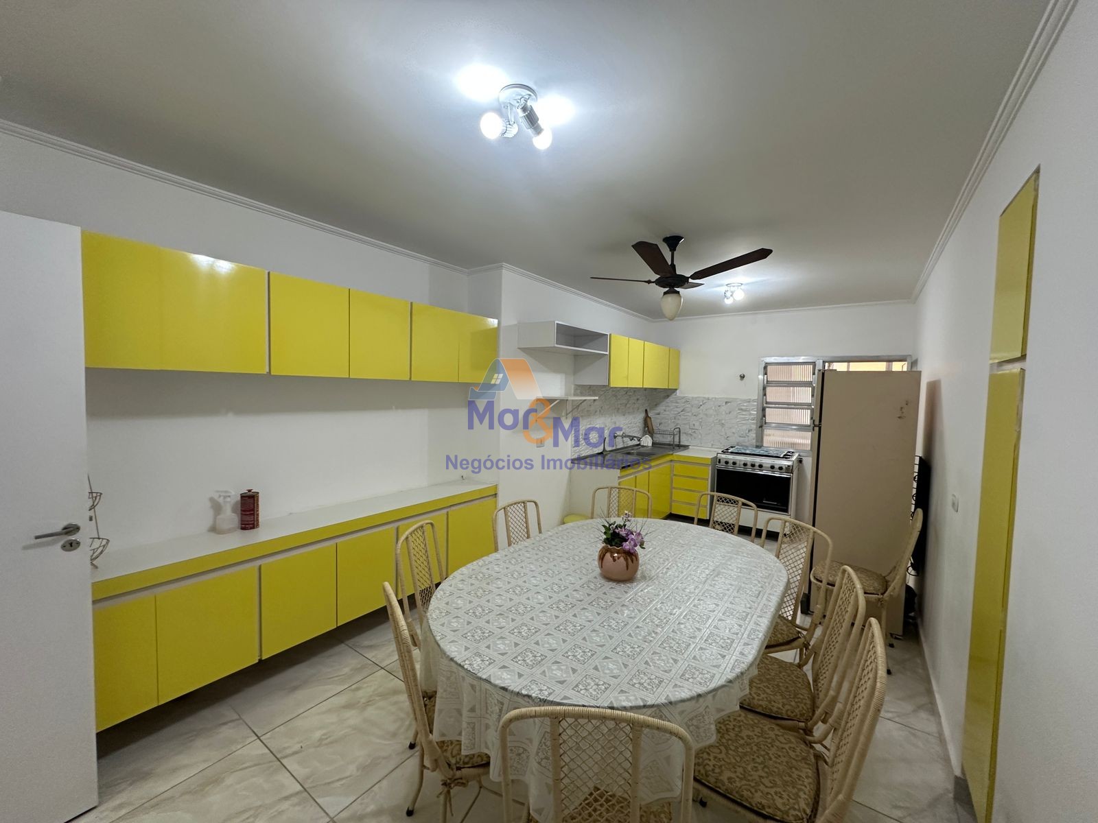 Apartamento na Praia das Pitangueiras, Guarujá - SP