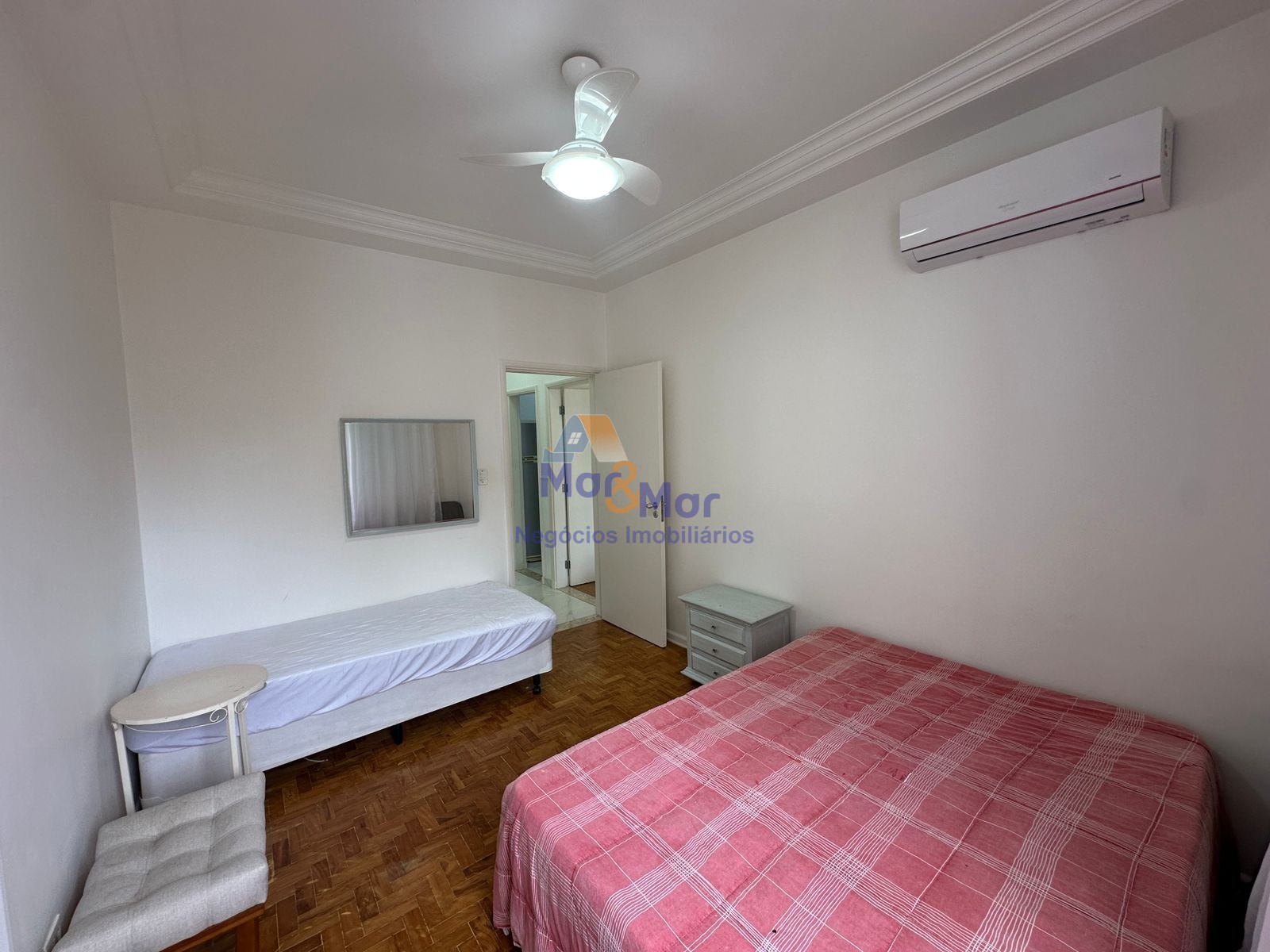 Apartamento na Praia das Pitangueiras, Guarujá - SP