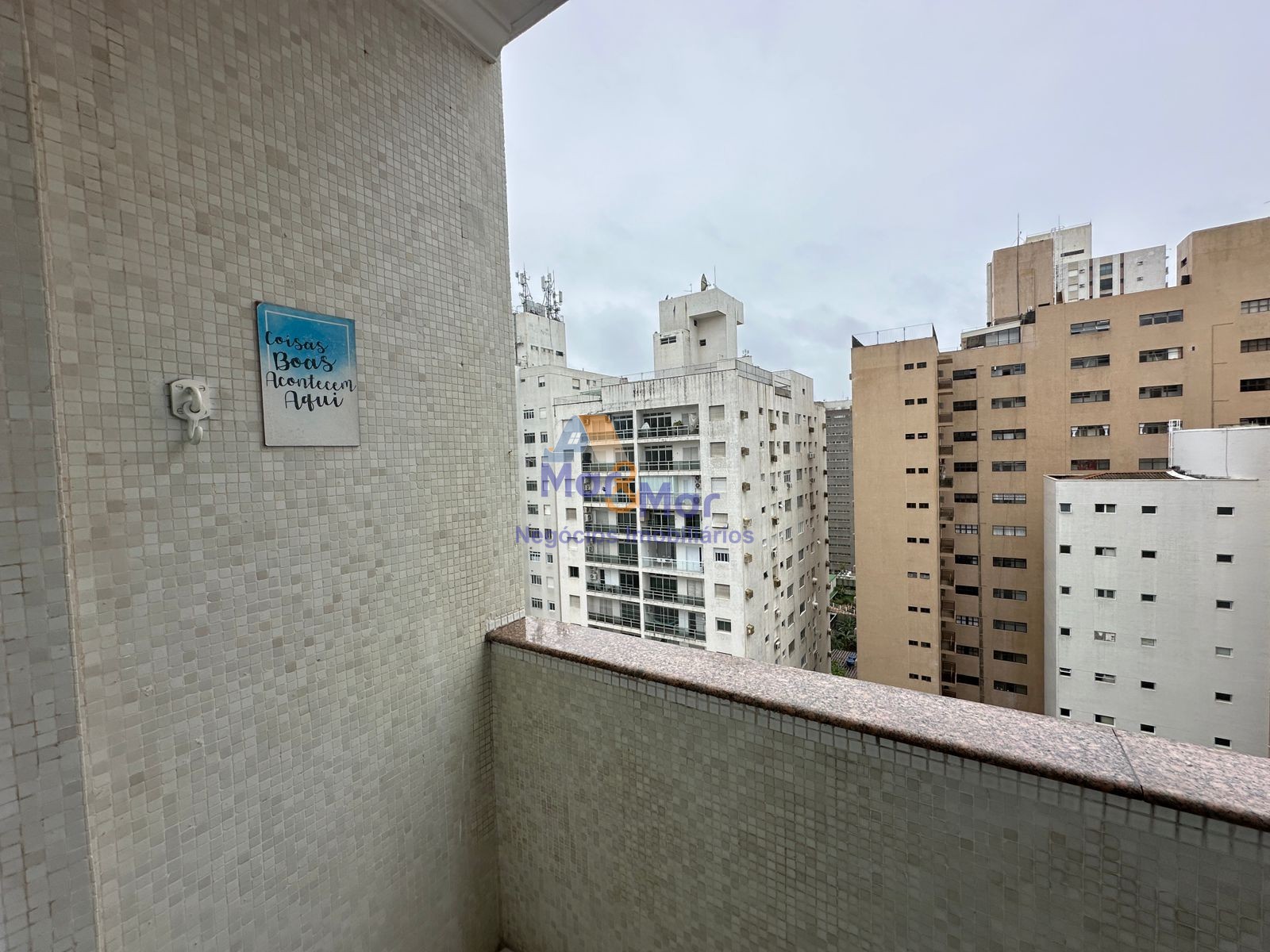 Apartamento na Praia das Pitangueiras, Guarujá - SP