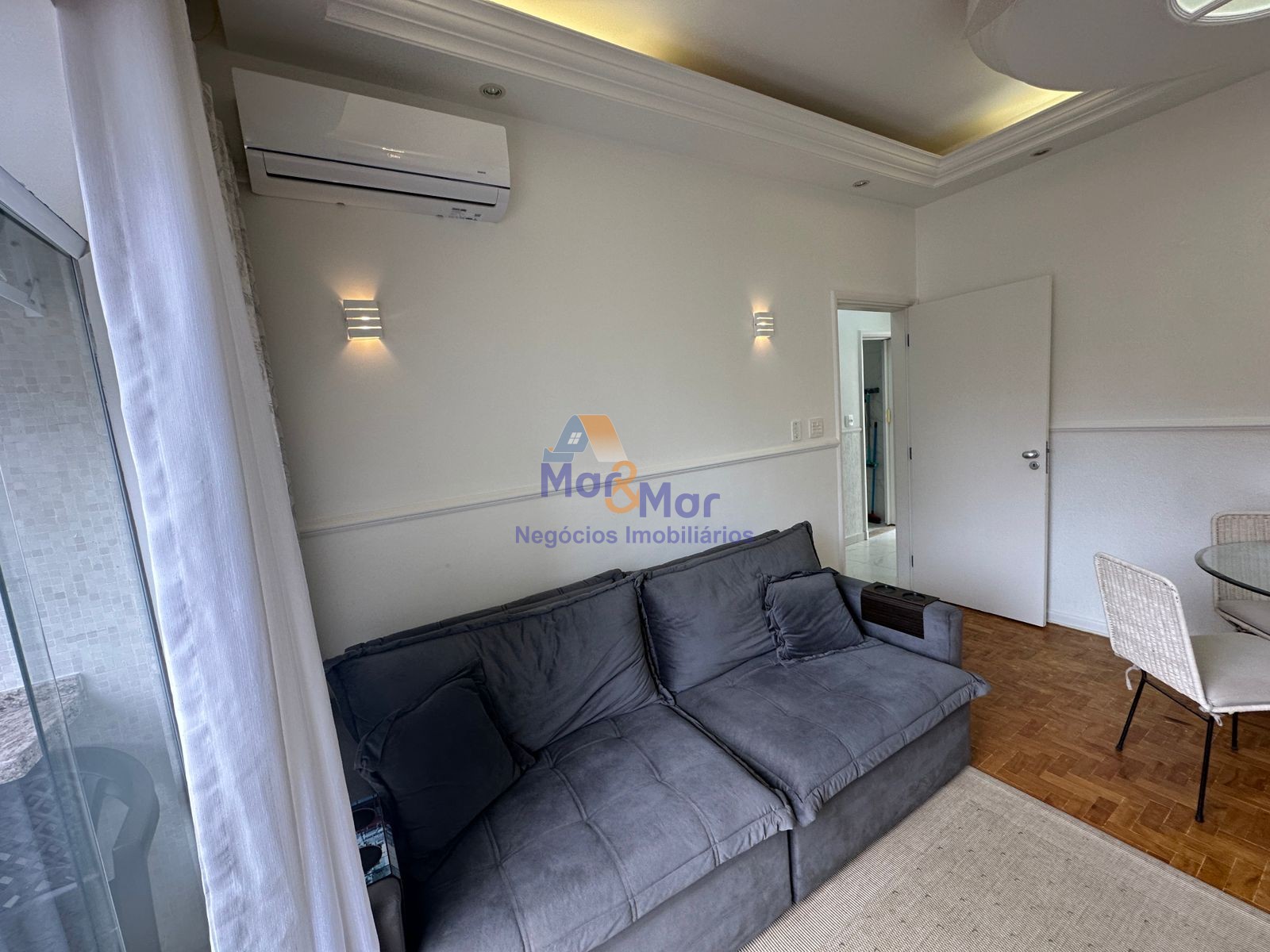 Apartamento na Praia das Pitangueiras, Guarujá - SP