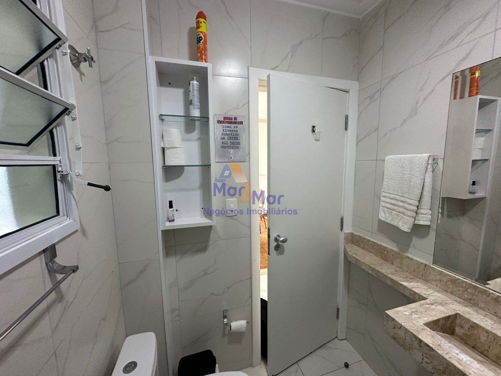 Apartamento na Praia das Pitangueiras, Guarujá - SP