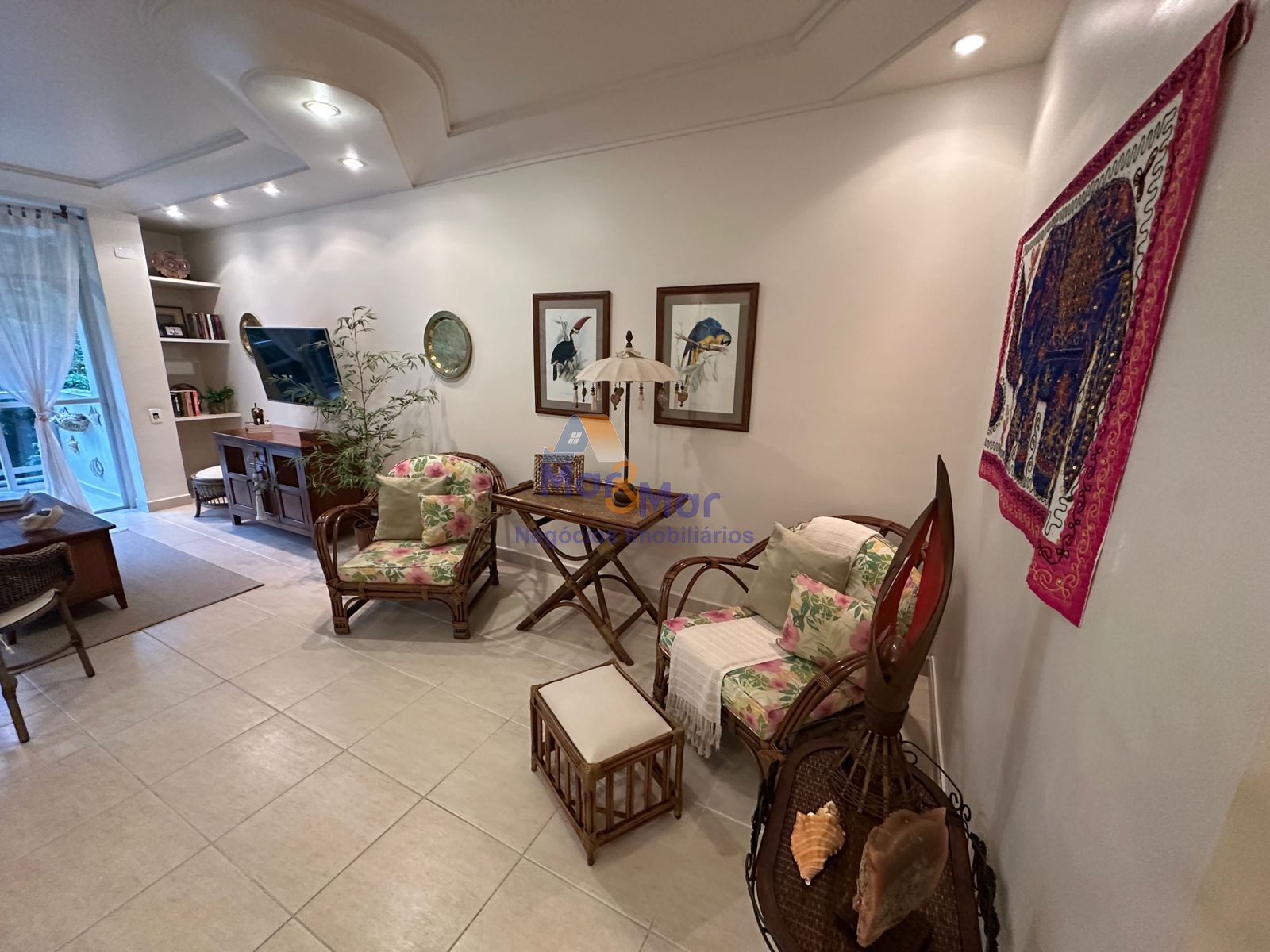 Apartamento na Praia das Pitangueiras, Guarujá - SP