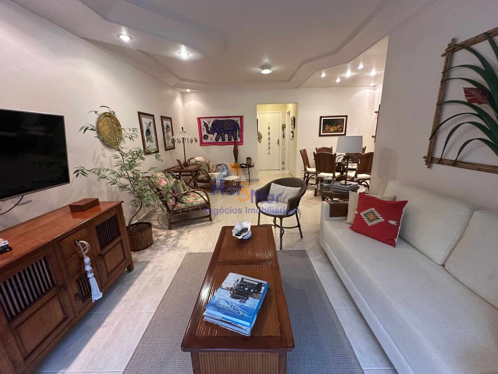 Apartamento na Praia das Pitangueiras, Guarujá - SP