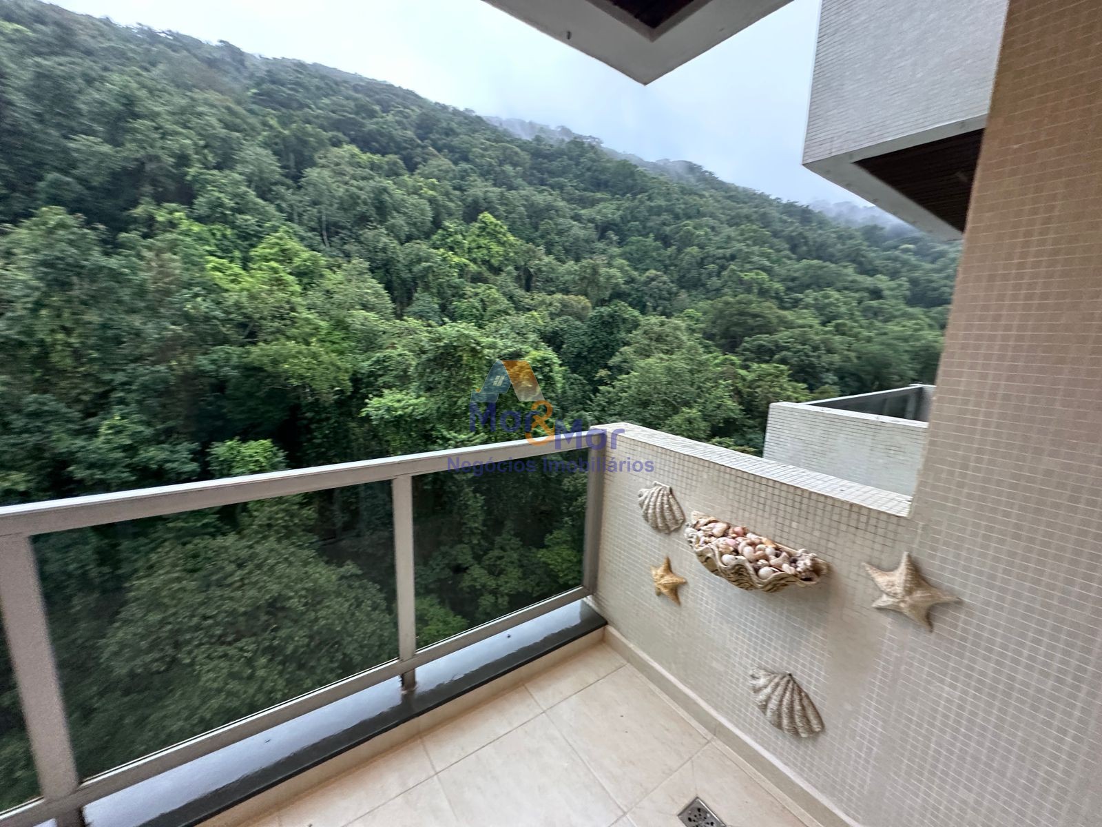 Apartamento na Praia das Pitangueiras, Guarujá - SP