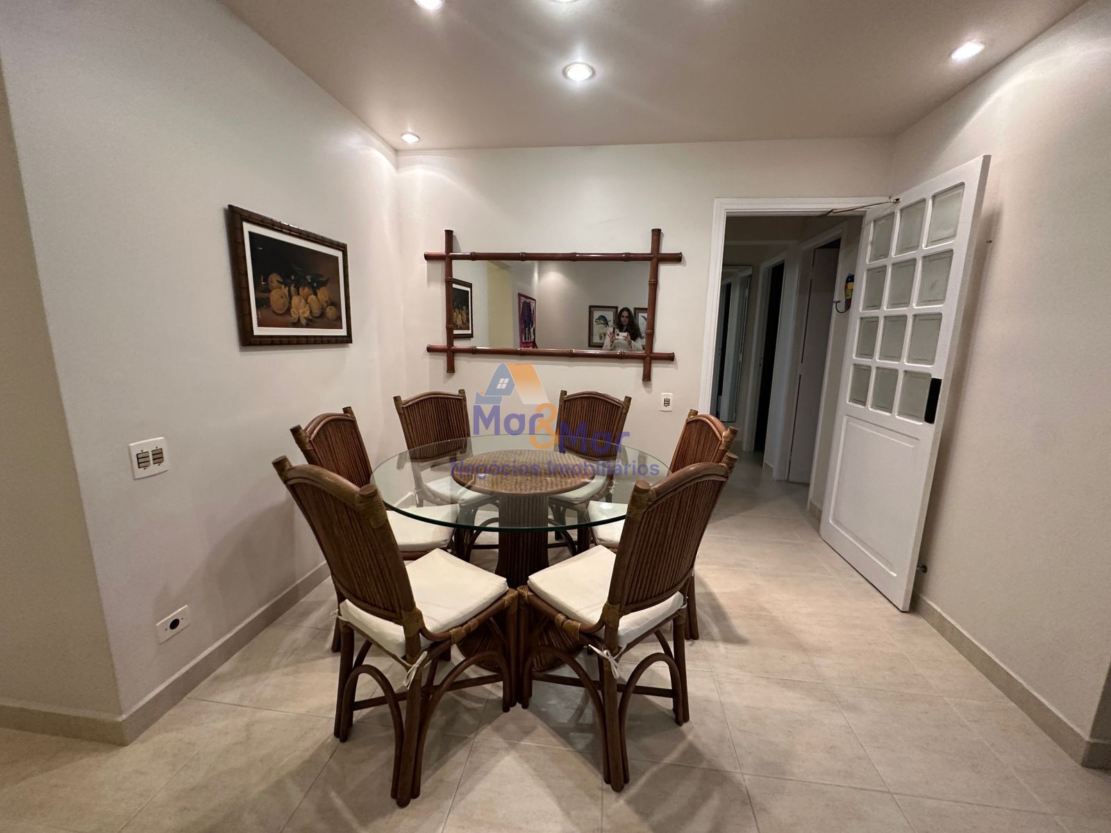 Apartamento na Praia das Pitangueiras, Guarujá - SP
