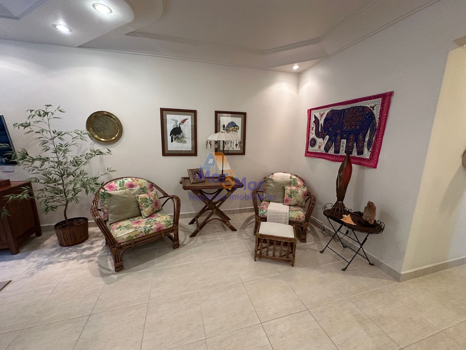Apartamento na Praia das Pitangueiras, Guarujá - SP