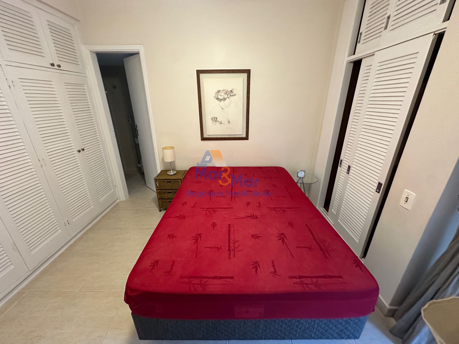 Apartamento na Praia das Pitangueiras, Guarujá - SP