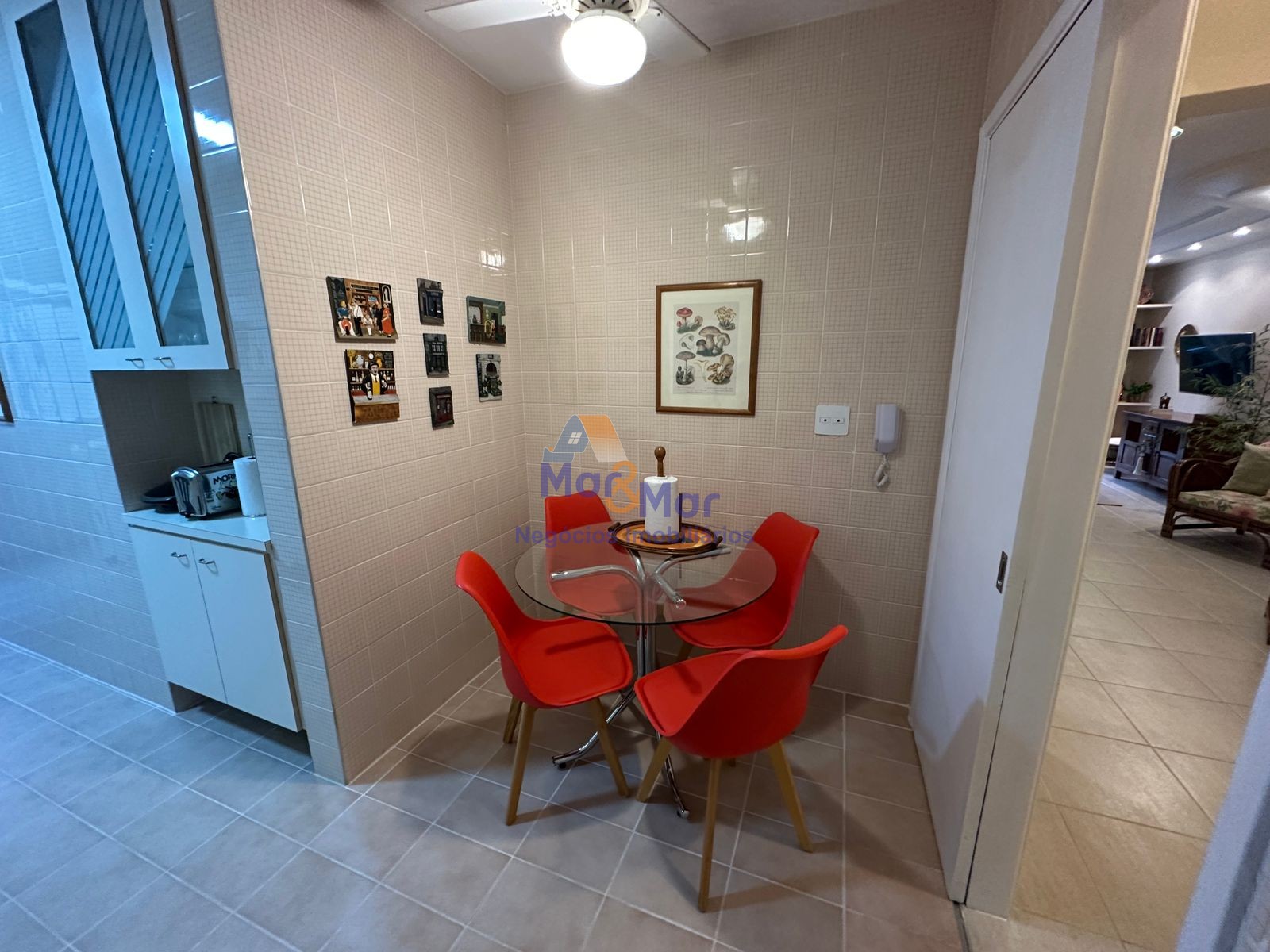 Apartamento na Praia das Pitangueiras, Guarujá - SP