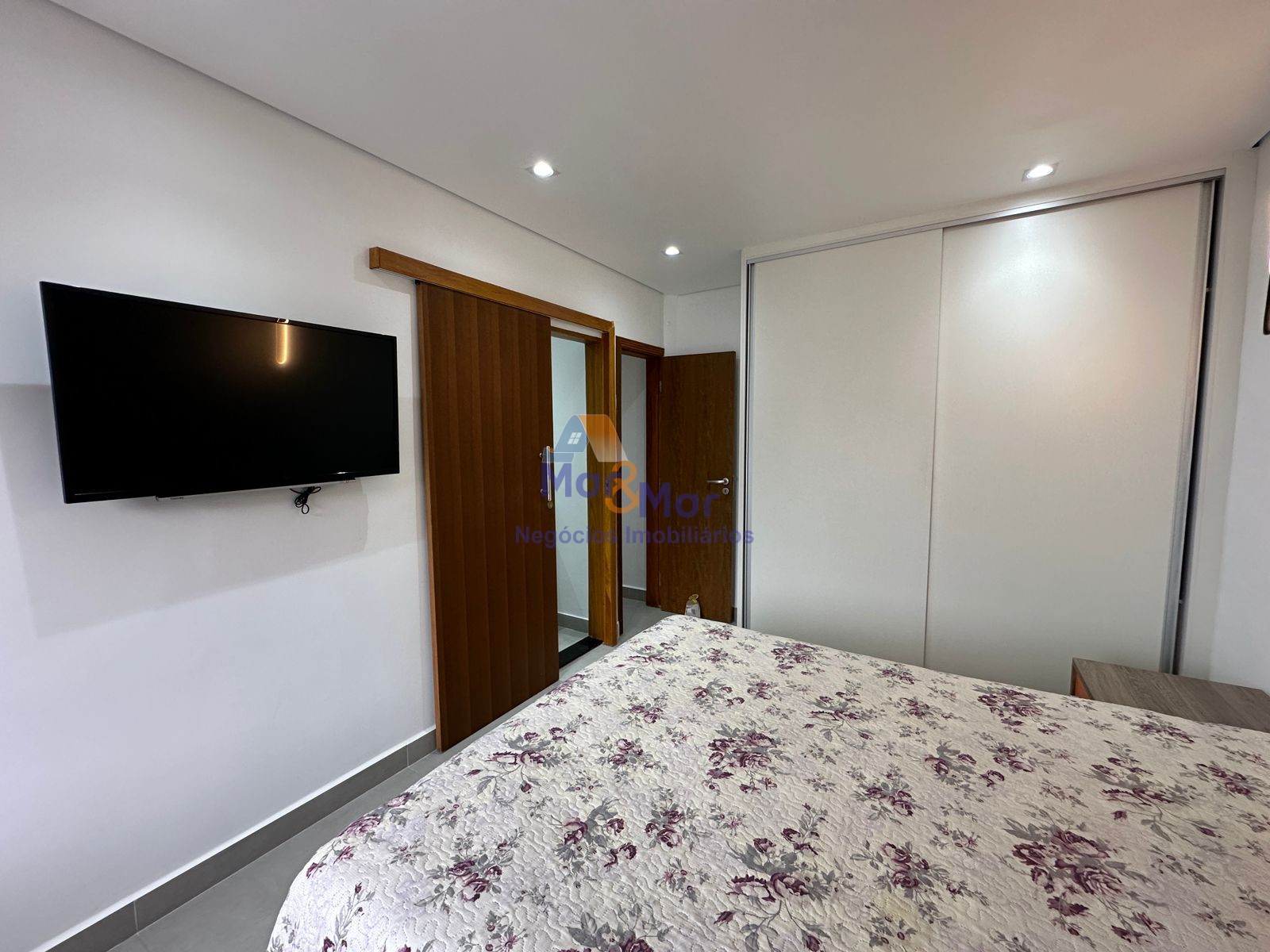 Apartamento na Praia das Pitangueiras, Guarujá - SP
