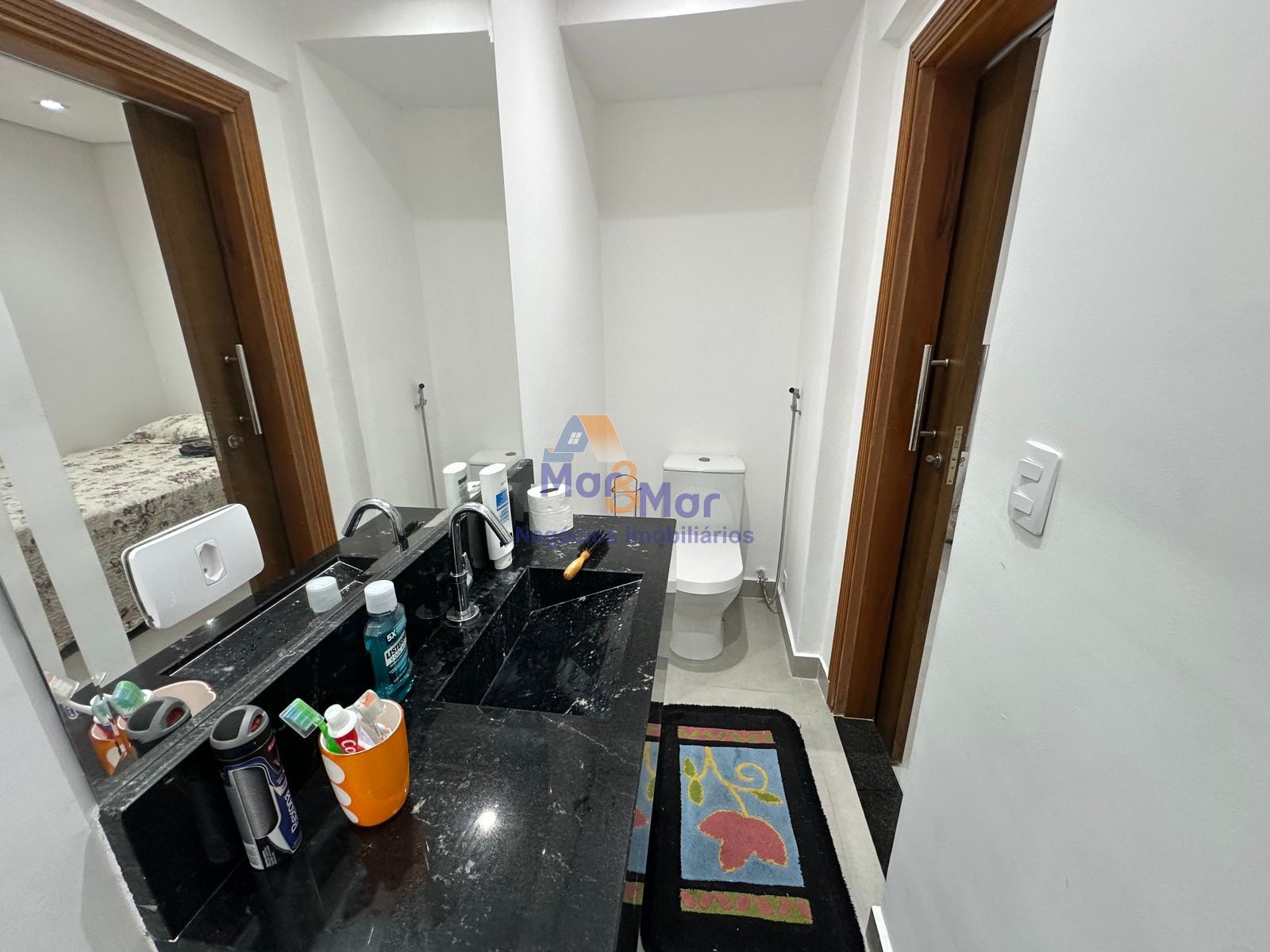 Apartamento na Praia das Pitangueiras, Guarujá - SP