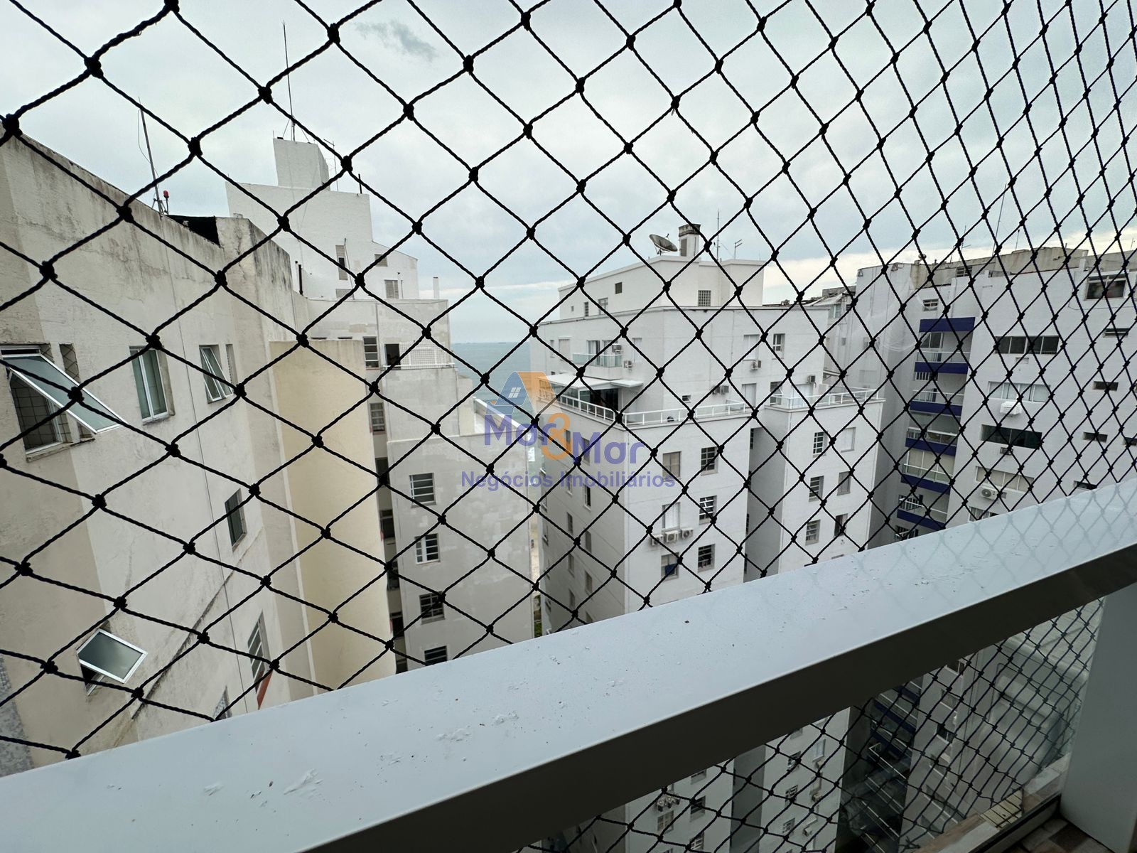 Apartamento na Praia das Pitangueiras, Guarujá - SP