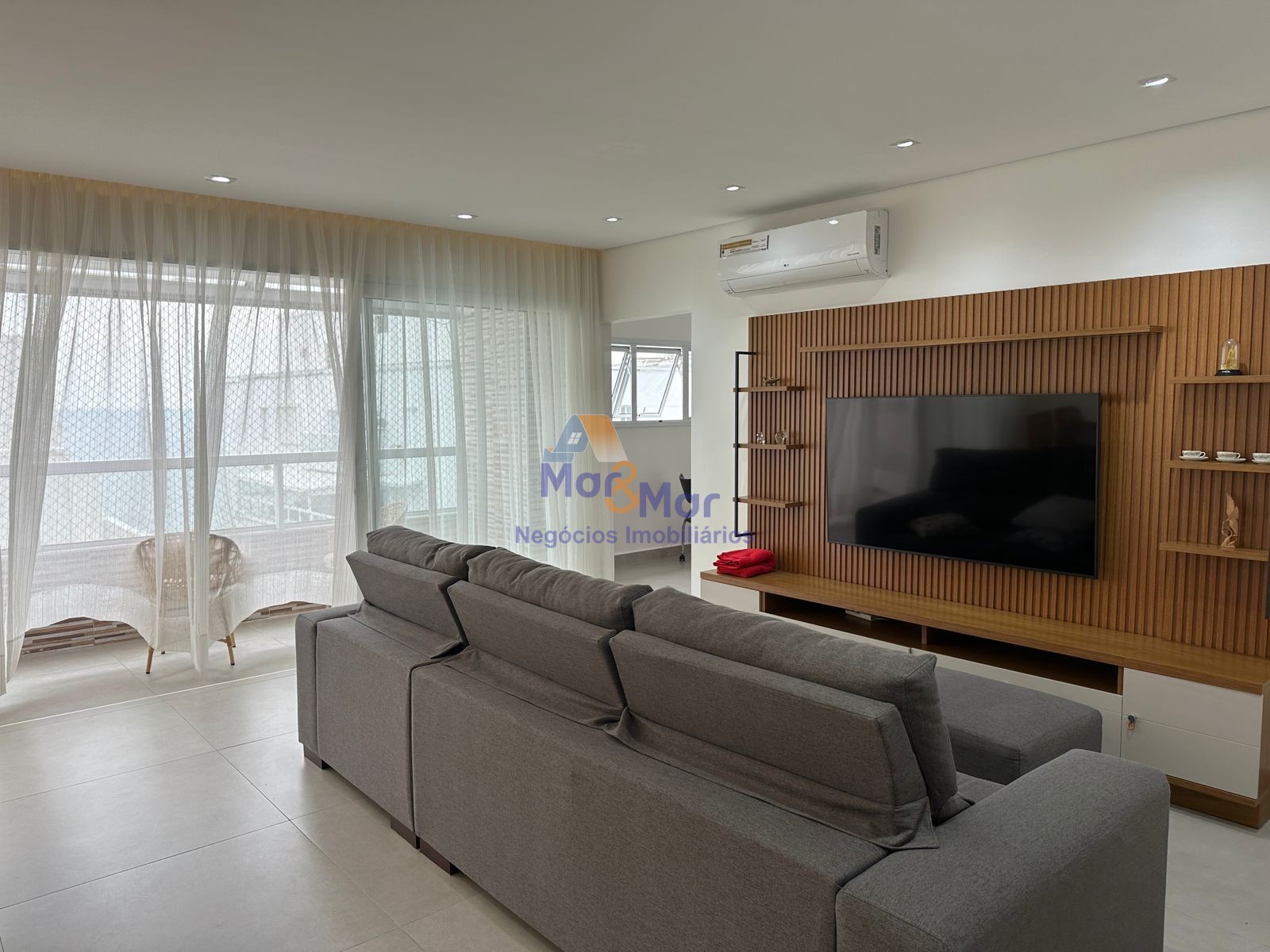 Apartamento na Praia das Pitangueiras, Guarujá - SP