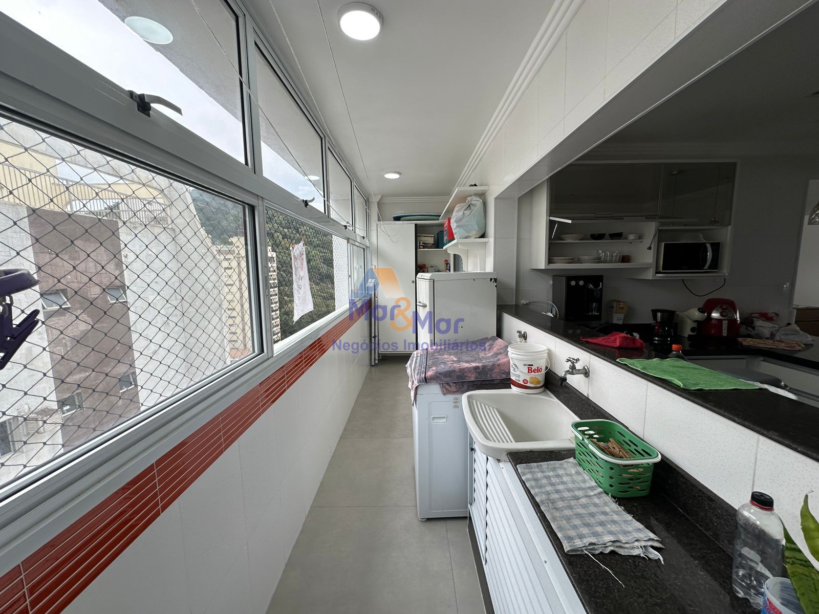 Apartamento na Praia das Pitangueiras, Guarujá - SP